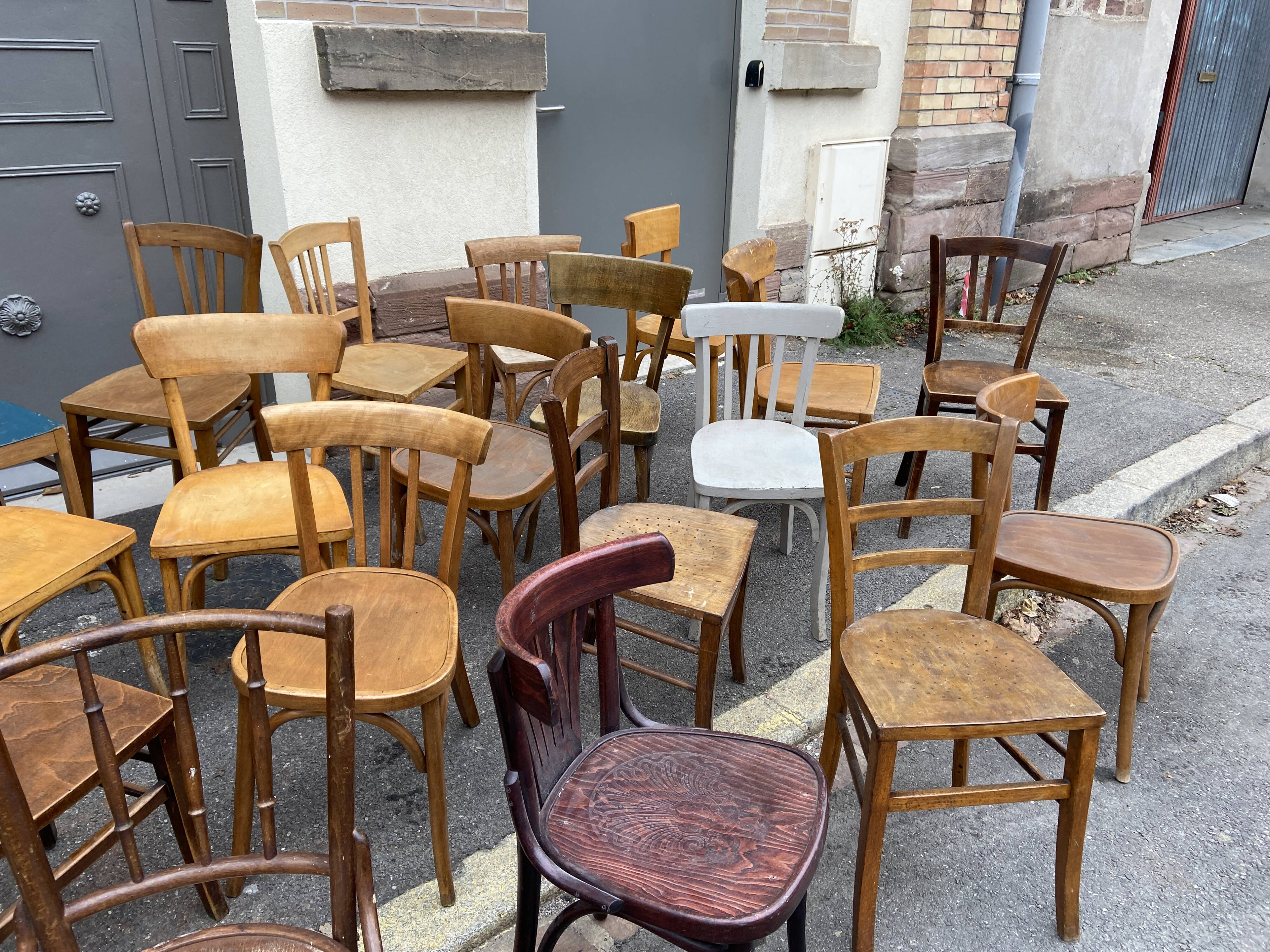 Lot 25 chaises bistrot restaurant bois courbé vintage