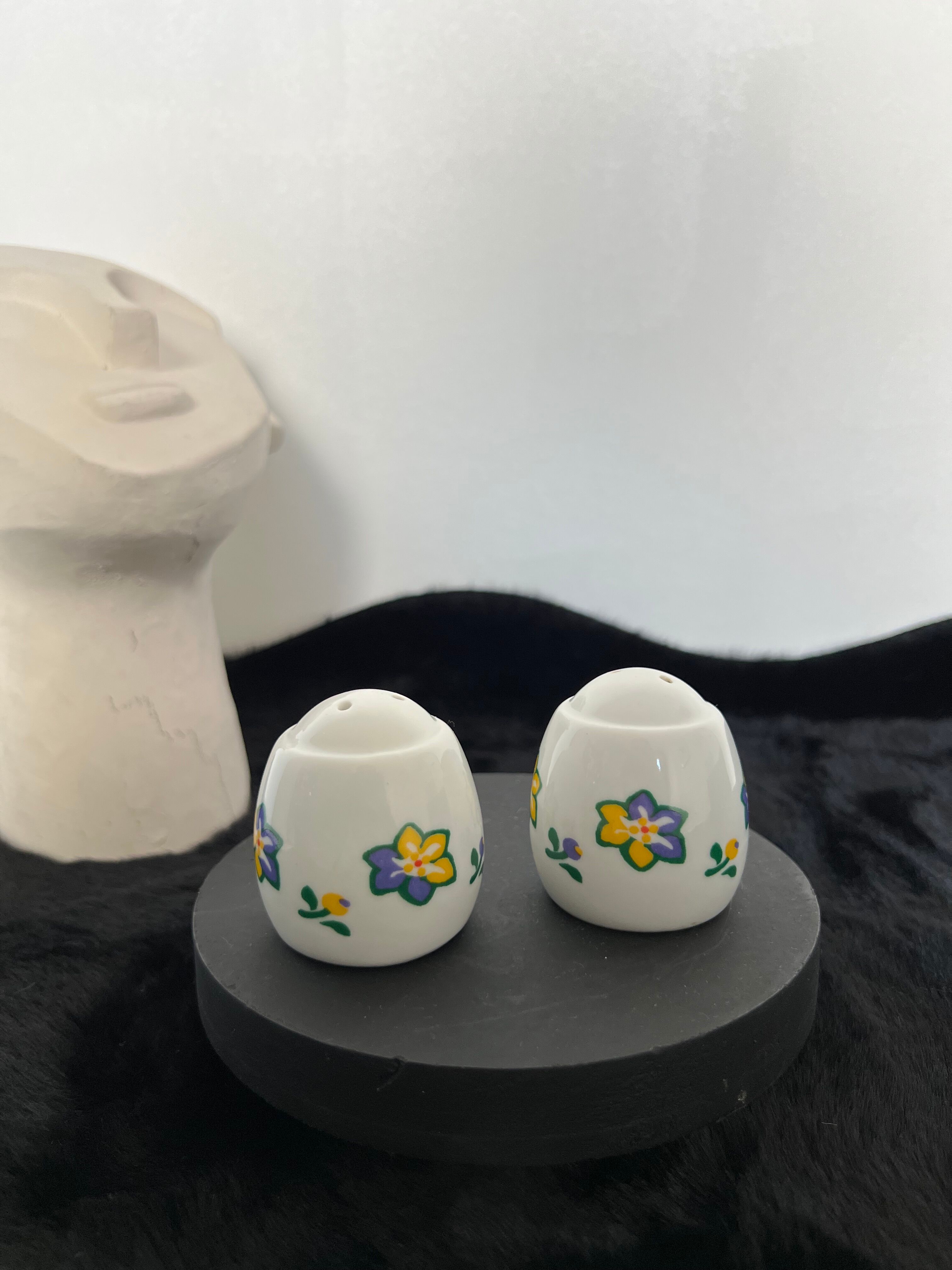 Porcelain pepper shaker Françoise Saget