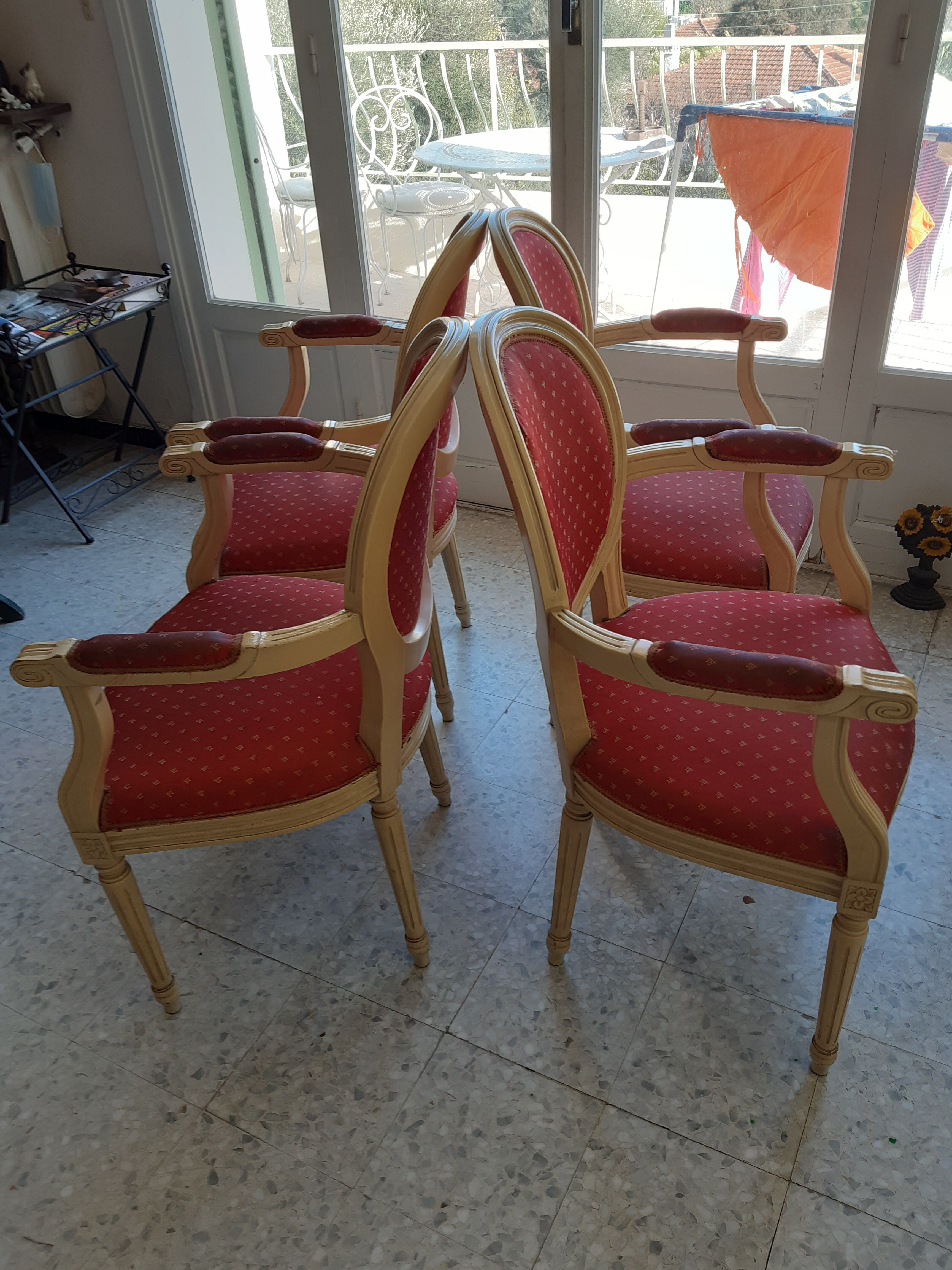 Lot of 4 chairs