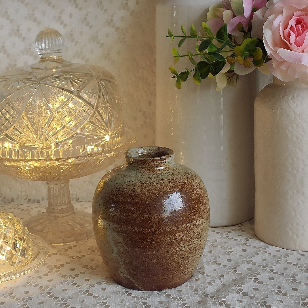 Vase en grès brun