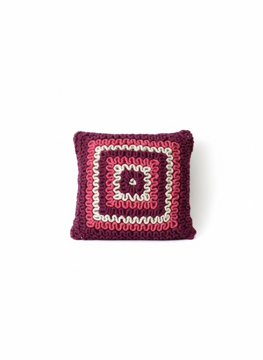 Coussin en crochet vintage
