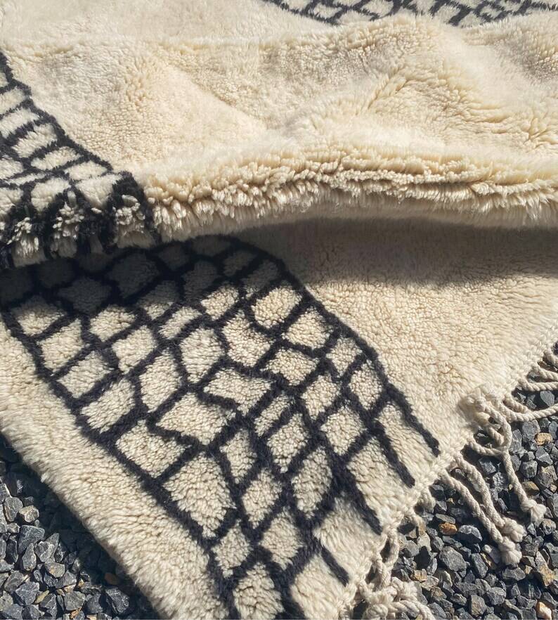 Moroccan Berber rug decorated 250cmx150cm