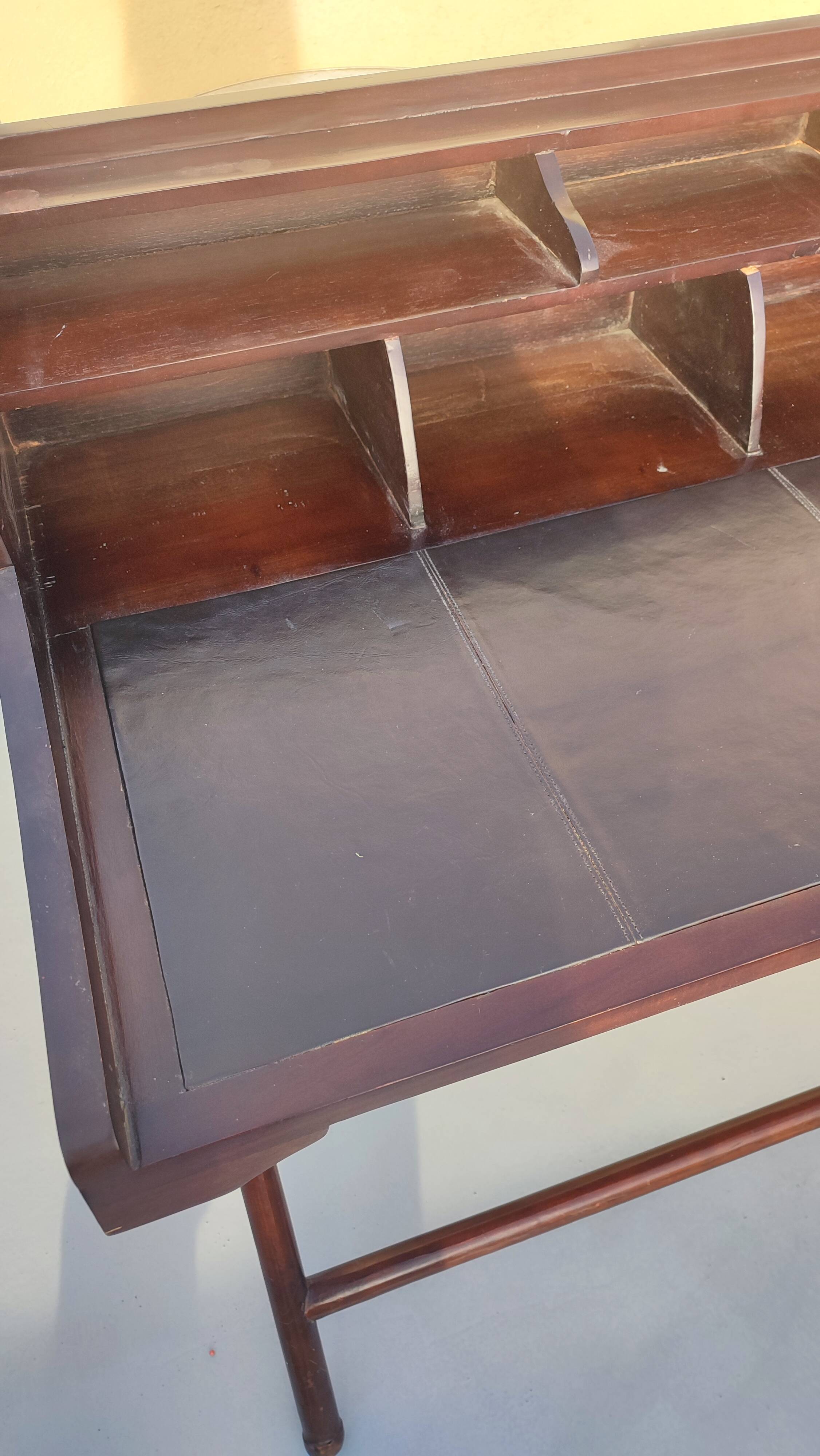 Colonial desk in wood and leather with armchair