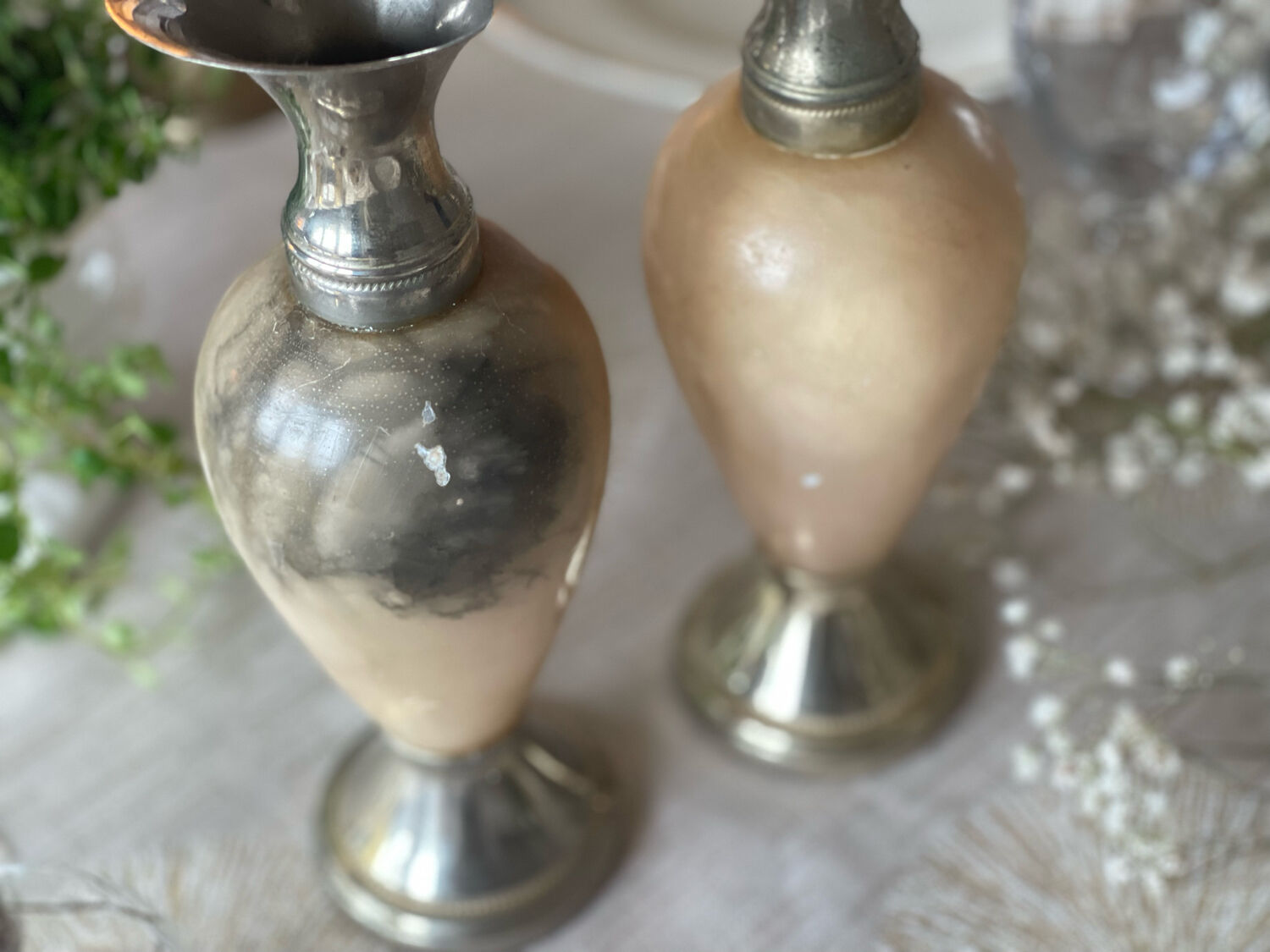 2 alabaster soliflores