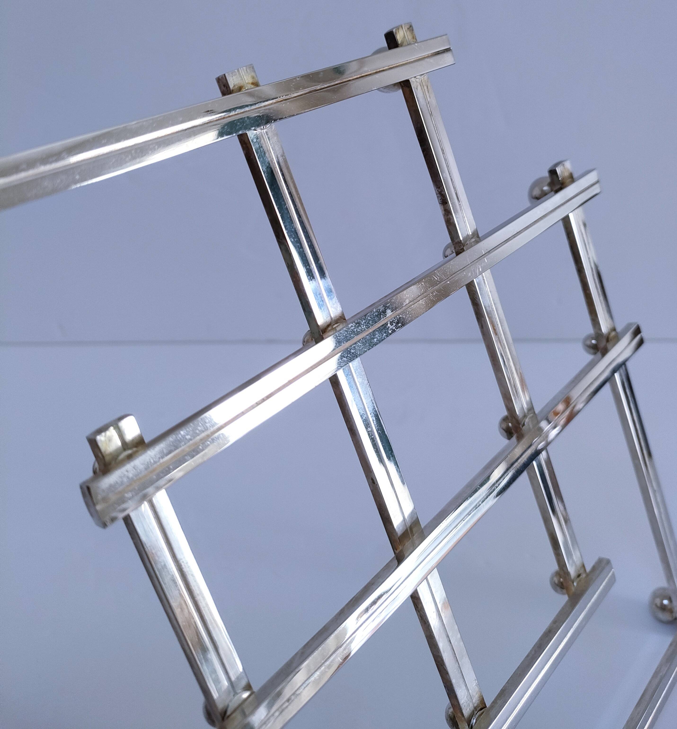 Art Deco style extendable silver metal trivet
