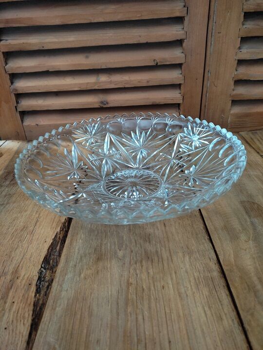 Fruit cup Display Dish stars chiseled Hollow molded glass old vintage