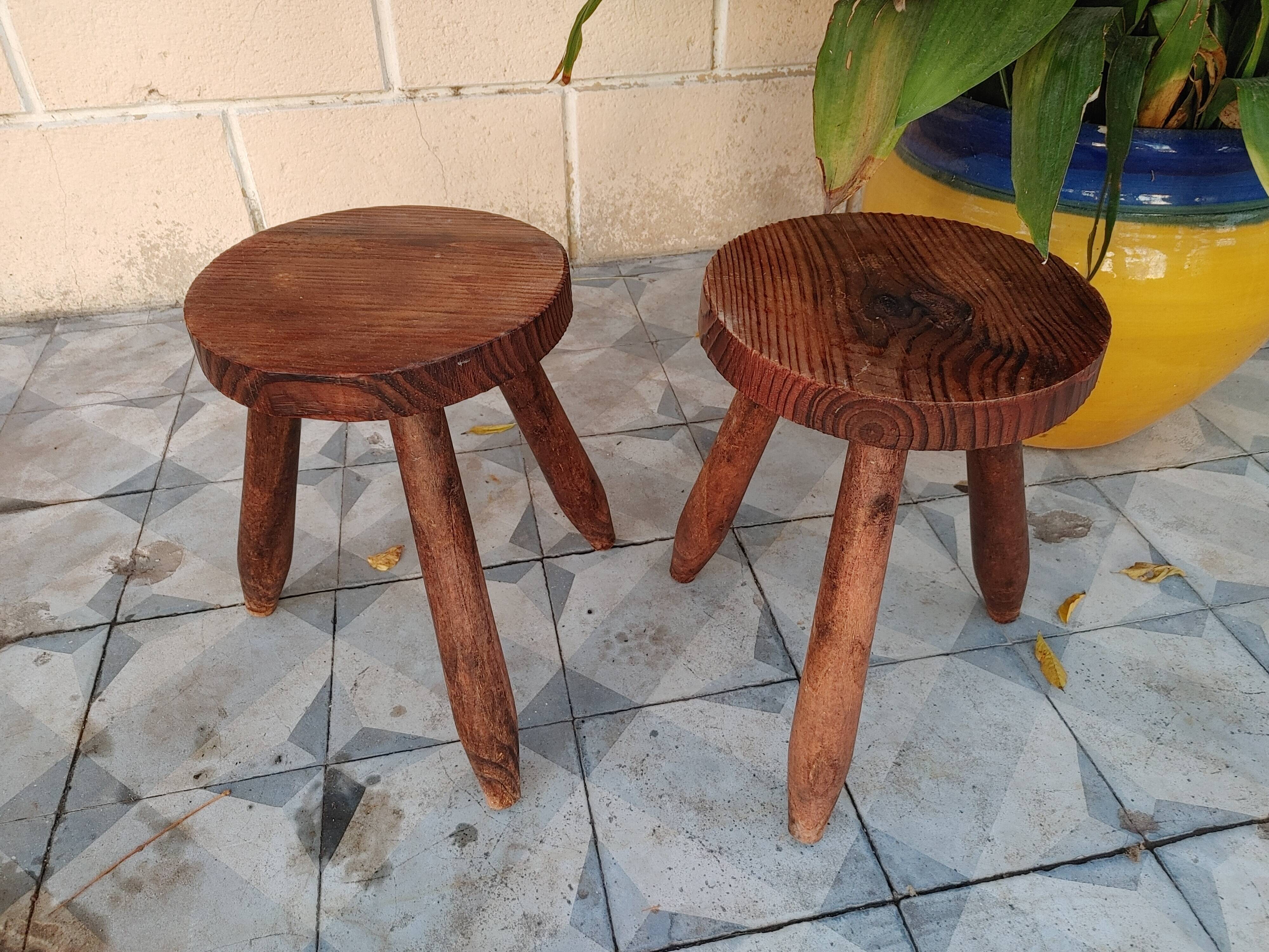 Paire de tabourets tripode en bois vintage