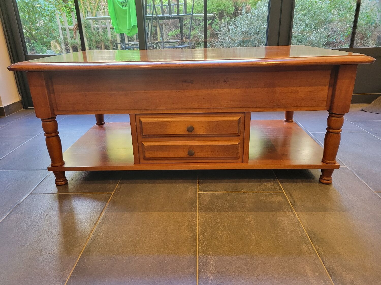 Cocktail coffee table in cherry wood