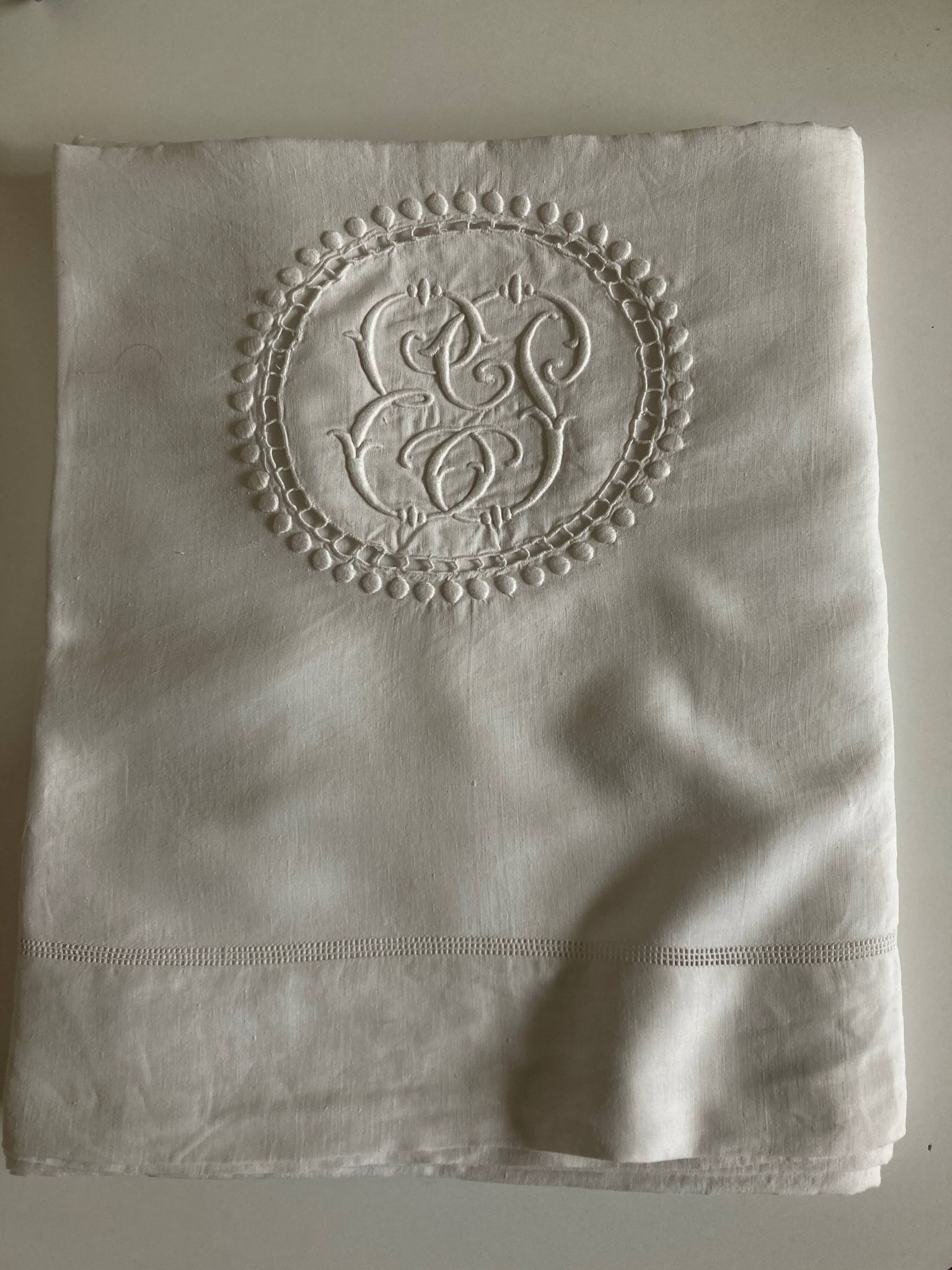 19th-century XXL linen fabric embroidered with polka dots, width 260cm.