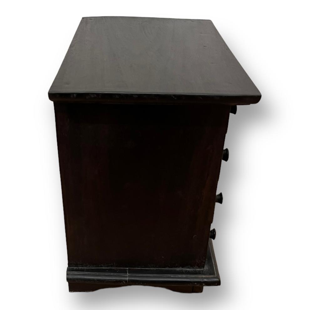 Jeweler's drawer cabinet