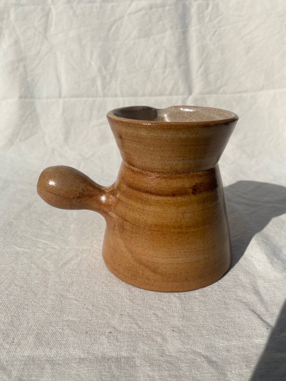 Small stoneware pitcher / saucier
