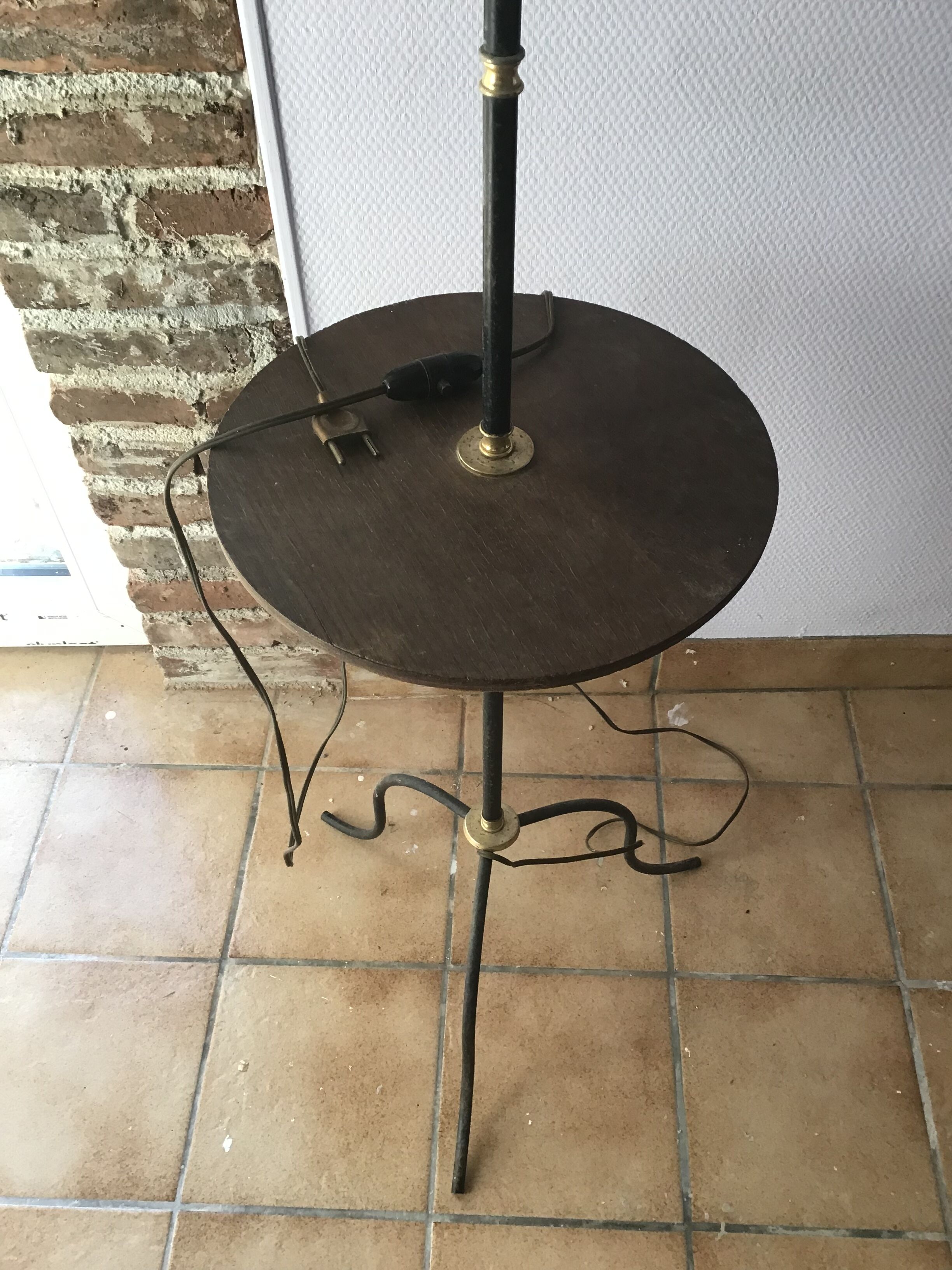 Vintage floor lamp with tablet