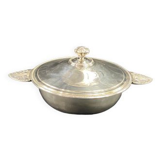 Vegetable dish decorated with acanthus leaves in silver metal signed Christofle