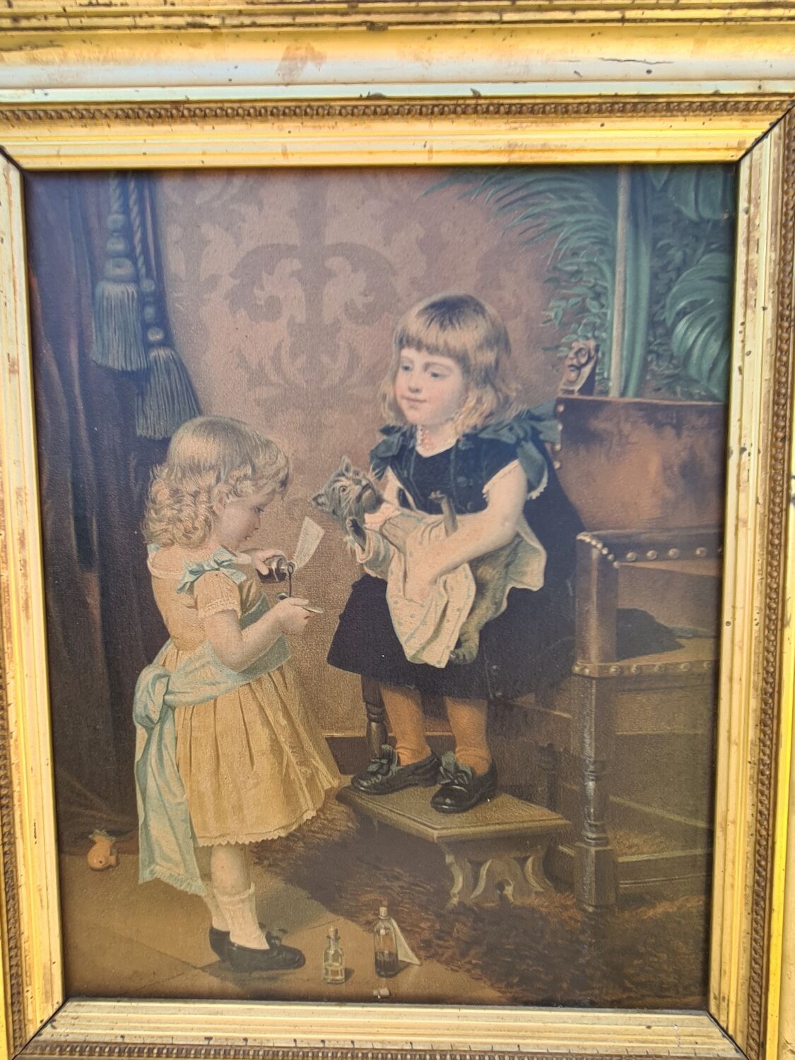 Table "little girls with cats"