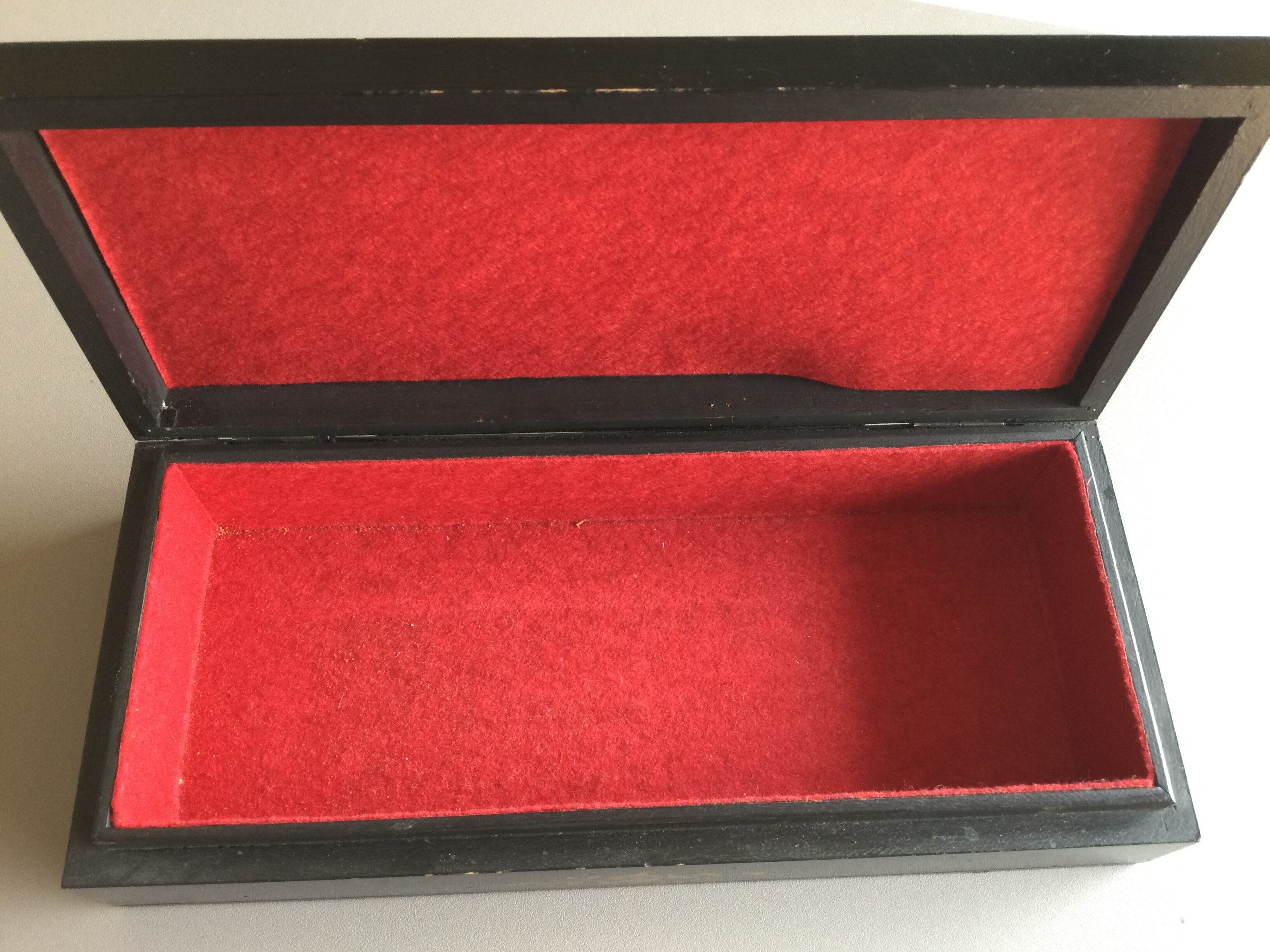 Black, hand-painted vintage jewellery box