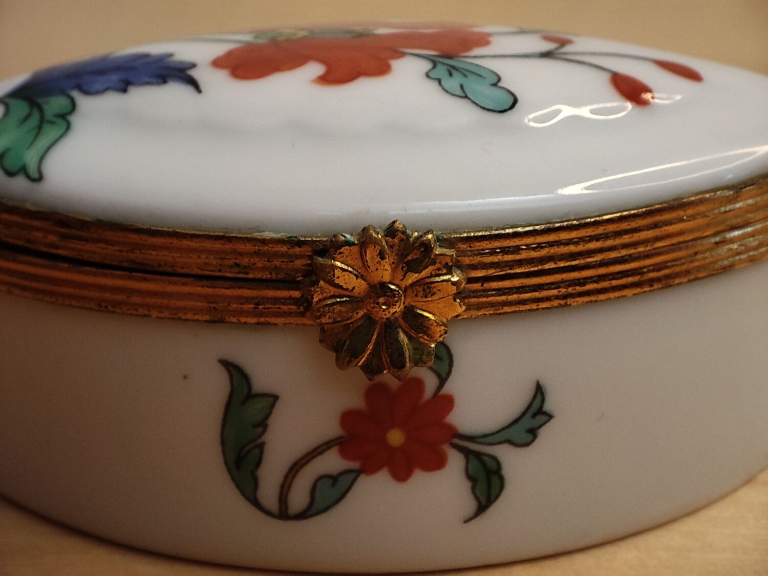 Paris porcelain pill box