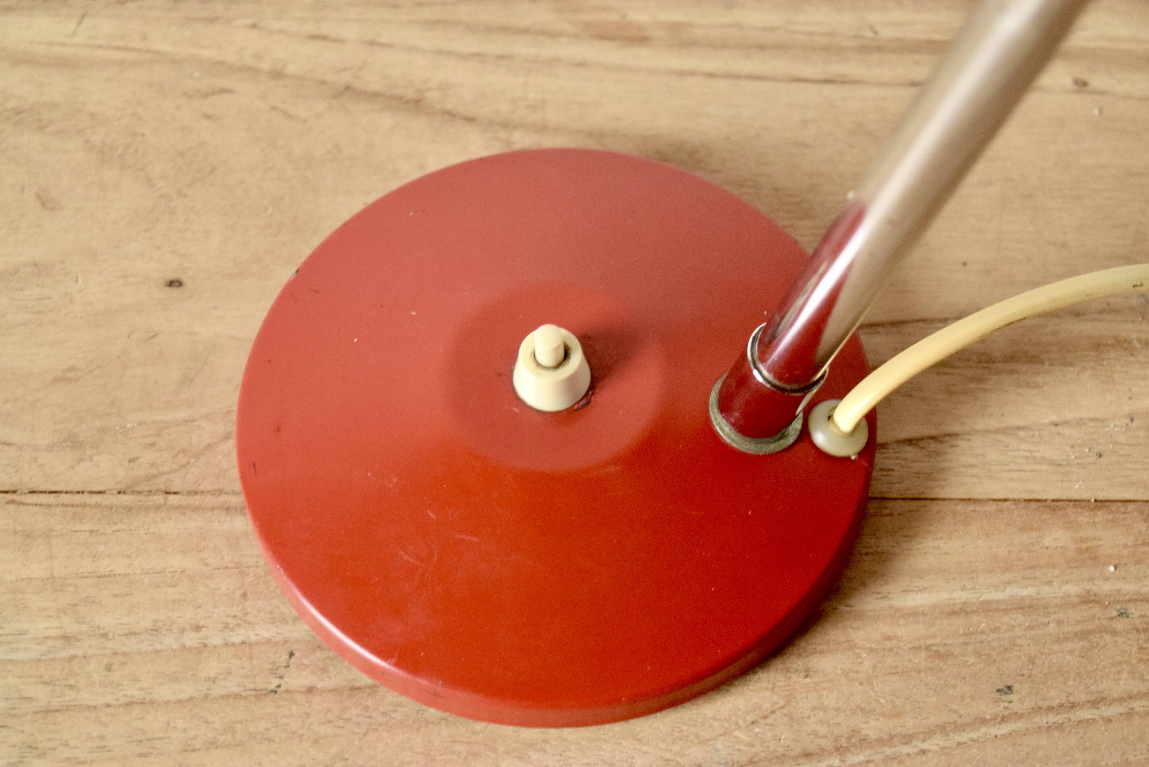 Vintage desk or bedside lamp - red metal