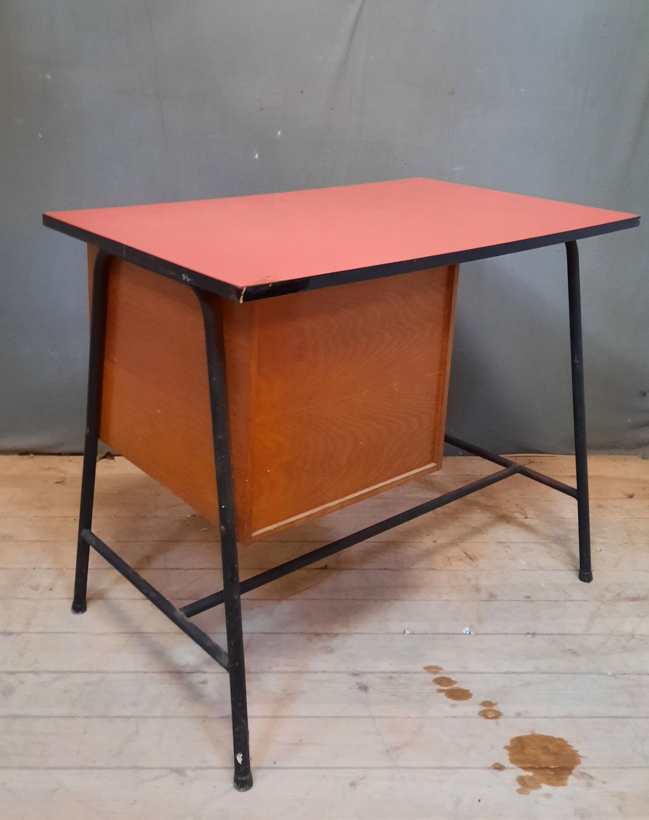 Red vintage desk and its chair