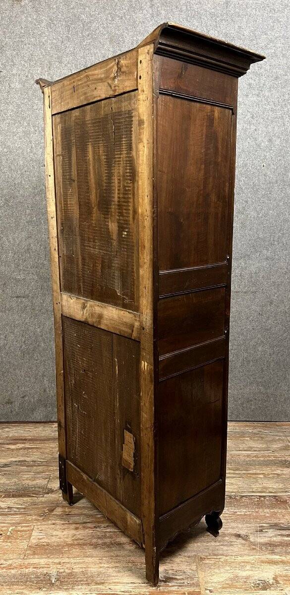 Provençal bonnetière from the Louis XV period in oak