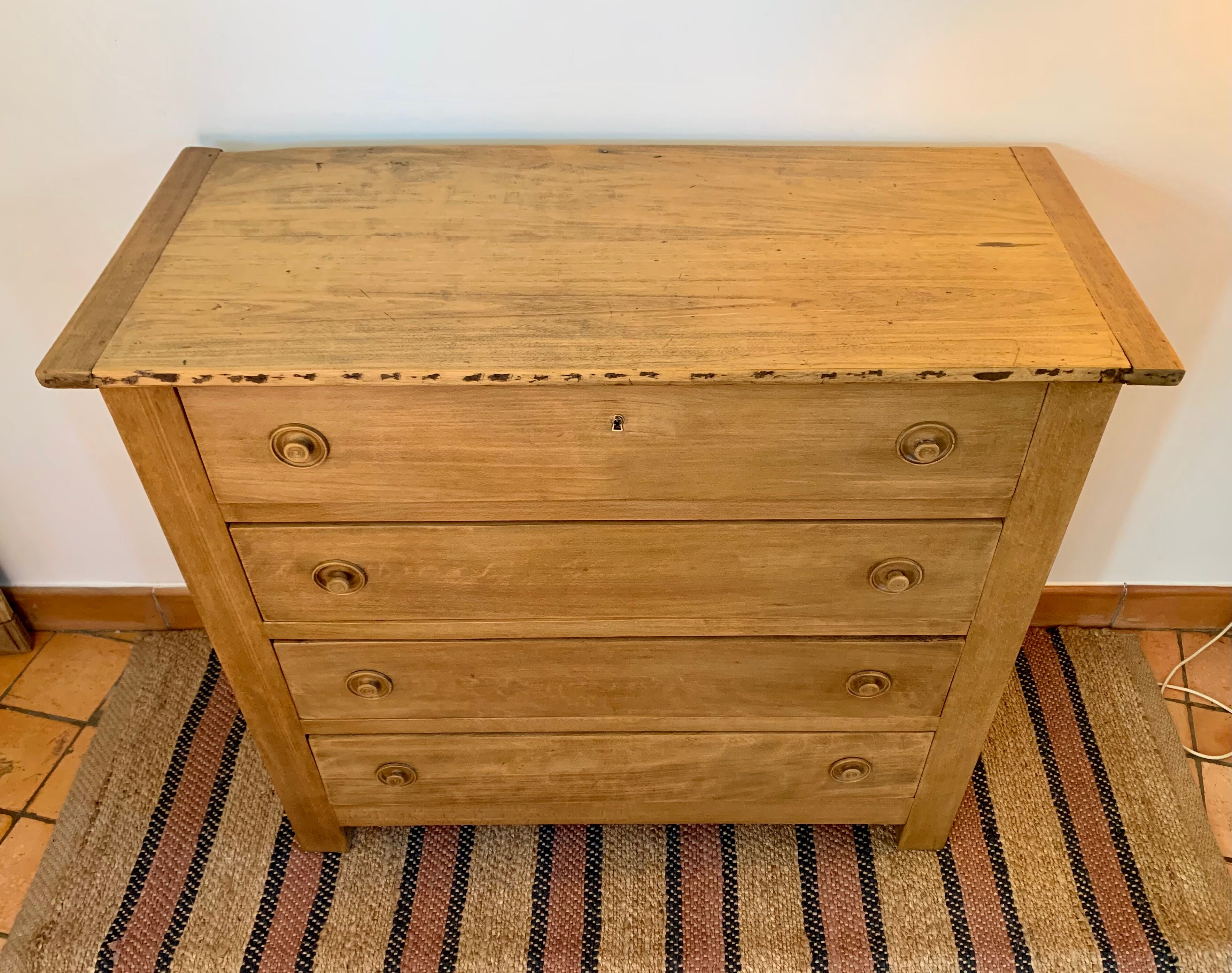 Chest of drawers