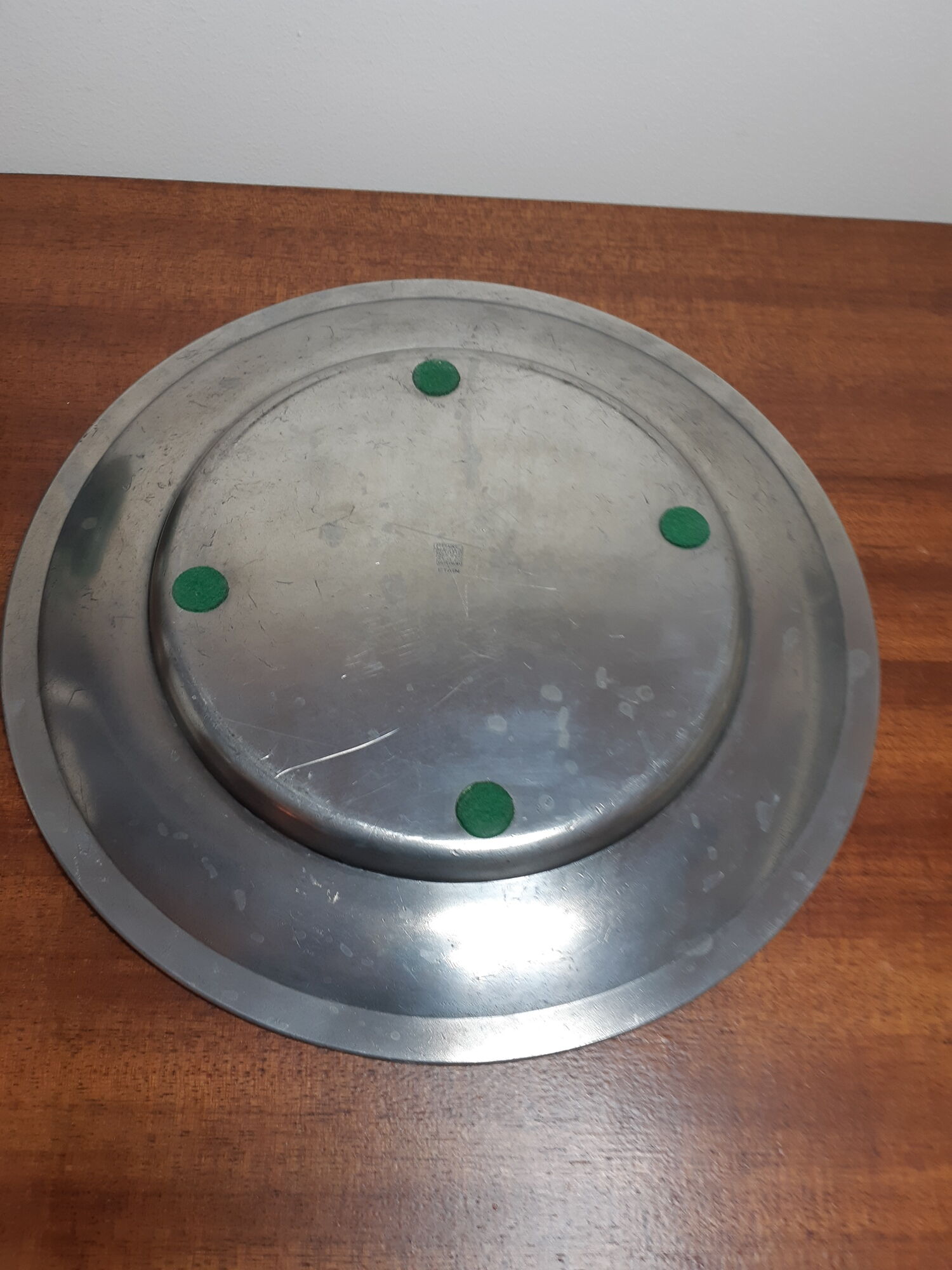 Pewter plate les Etains du Manoir diameter 30 cm, antique French