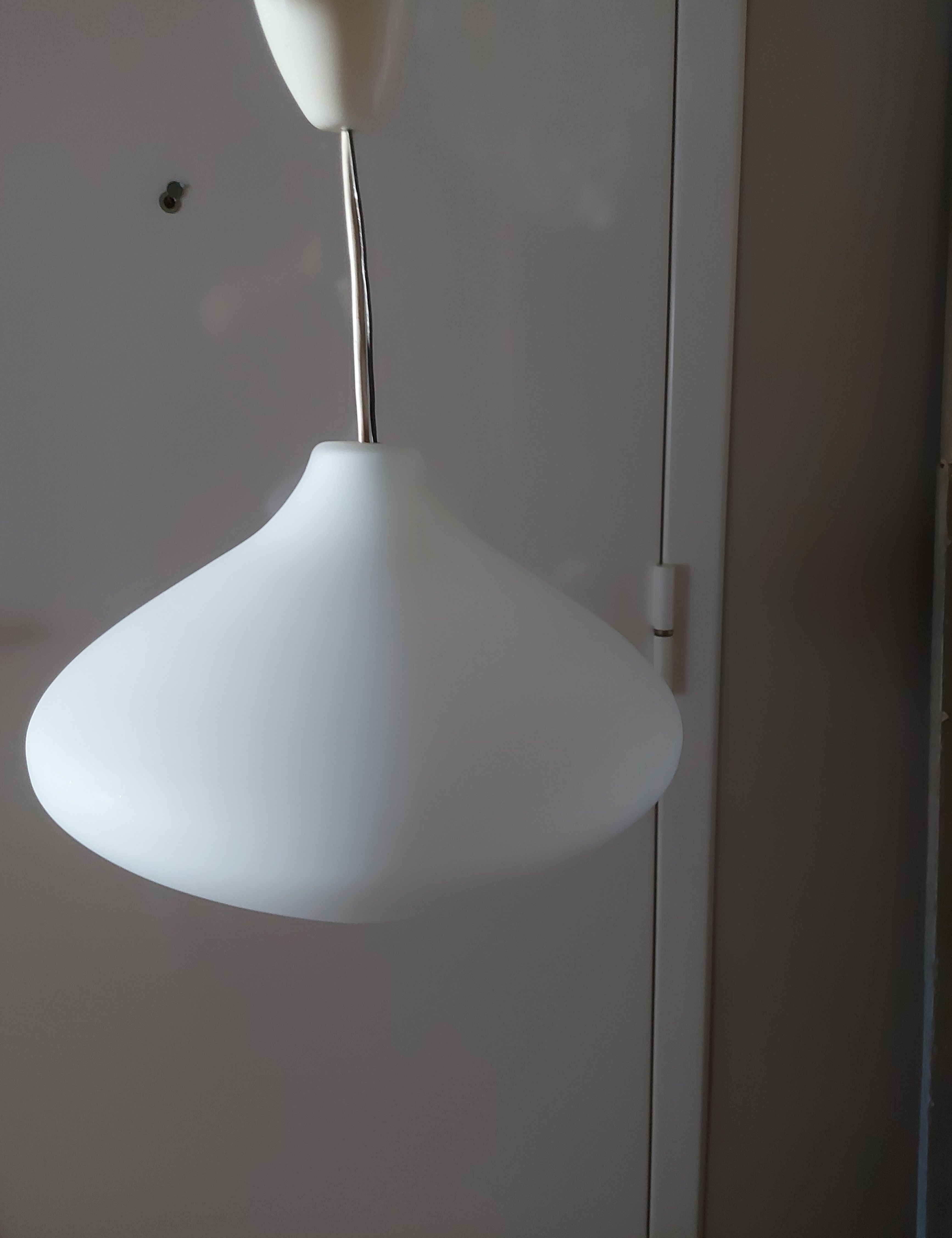 Vintage suspension in white opaline