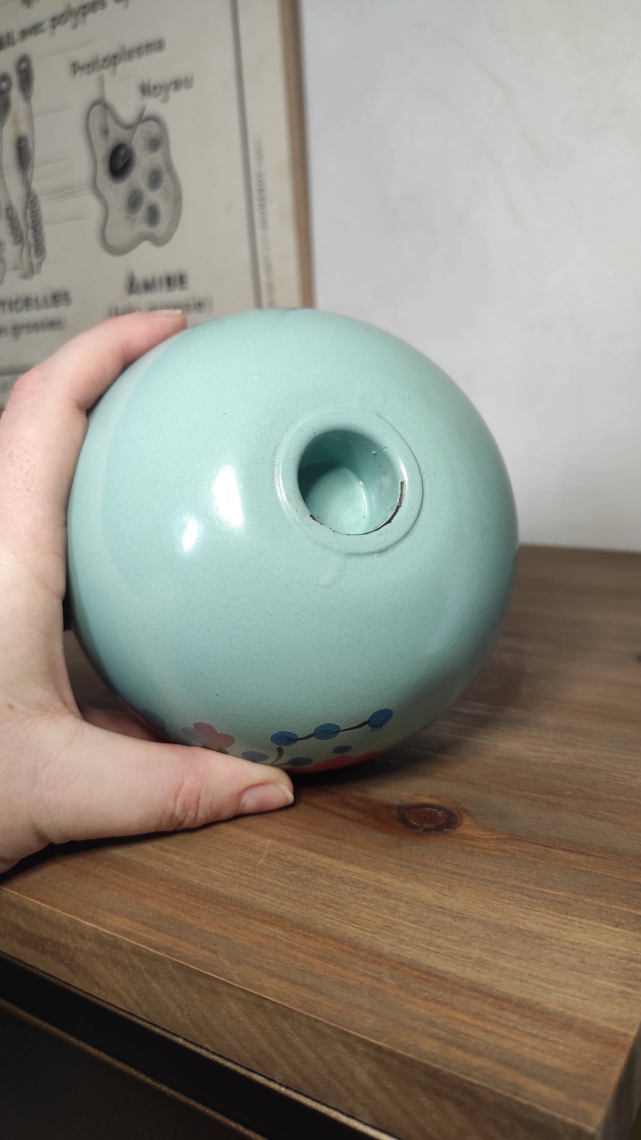 Floral candle holder in enamelled metal