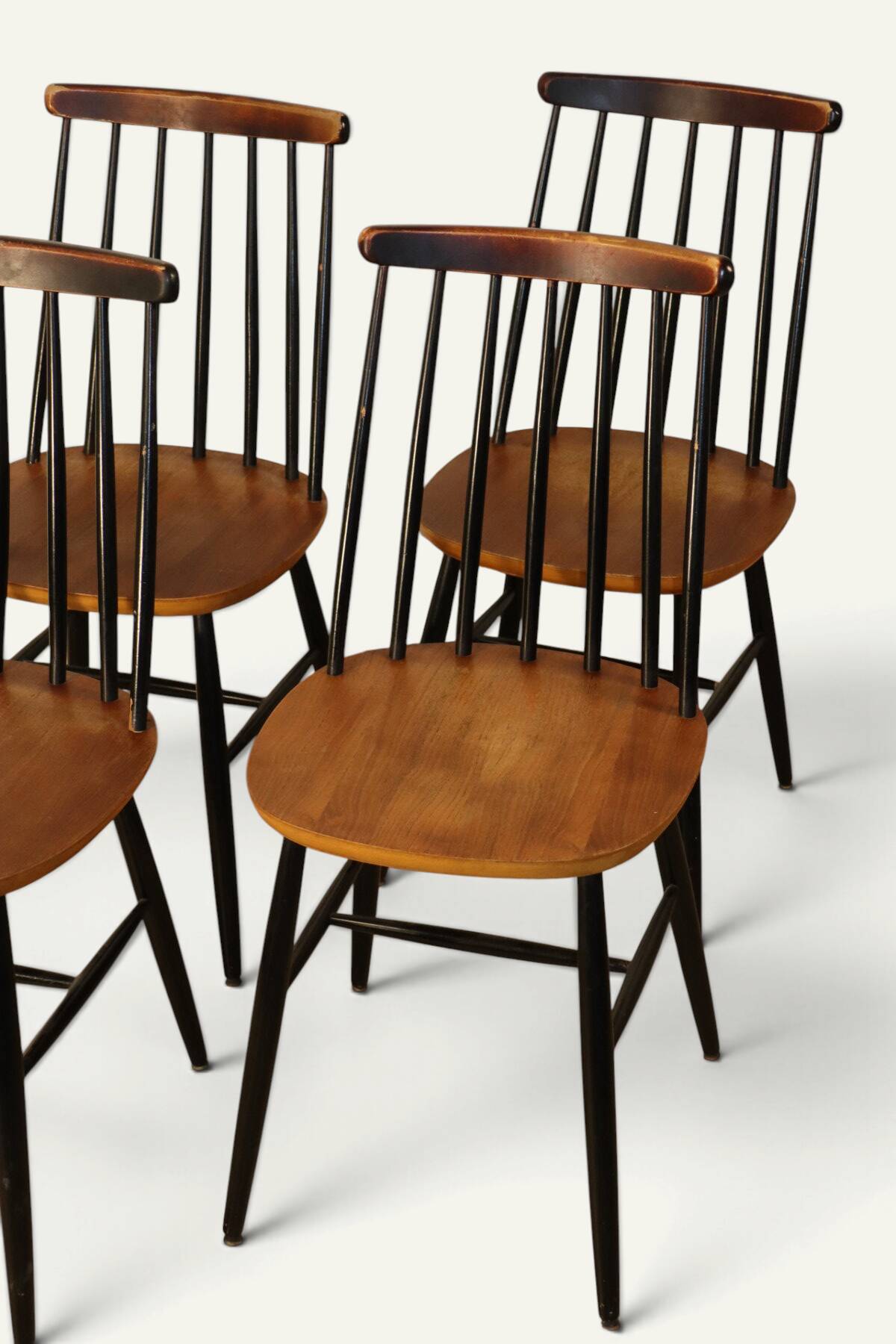 Set of 4 vintage wooden chairs, 1960s
