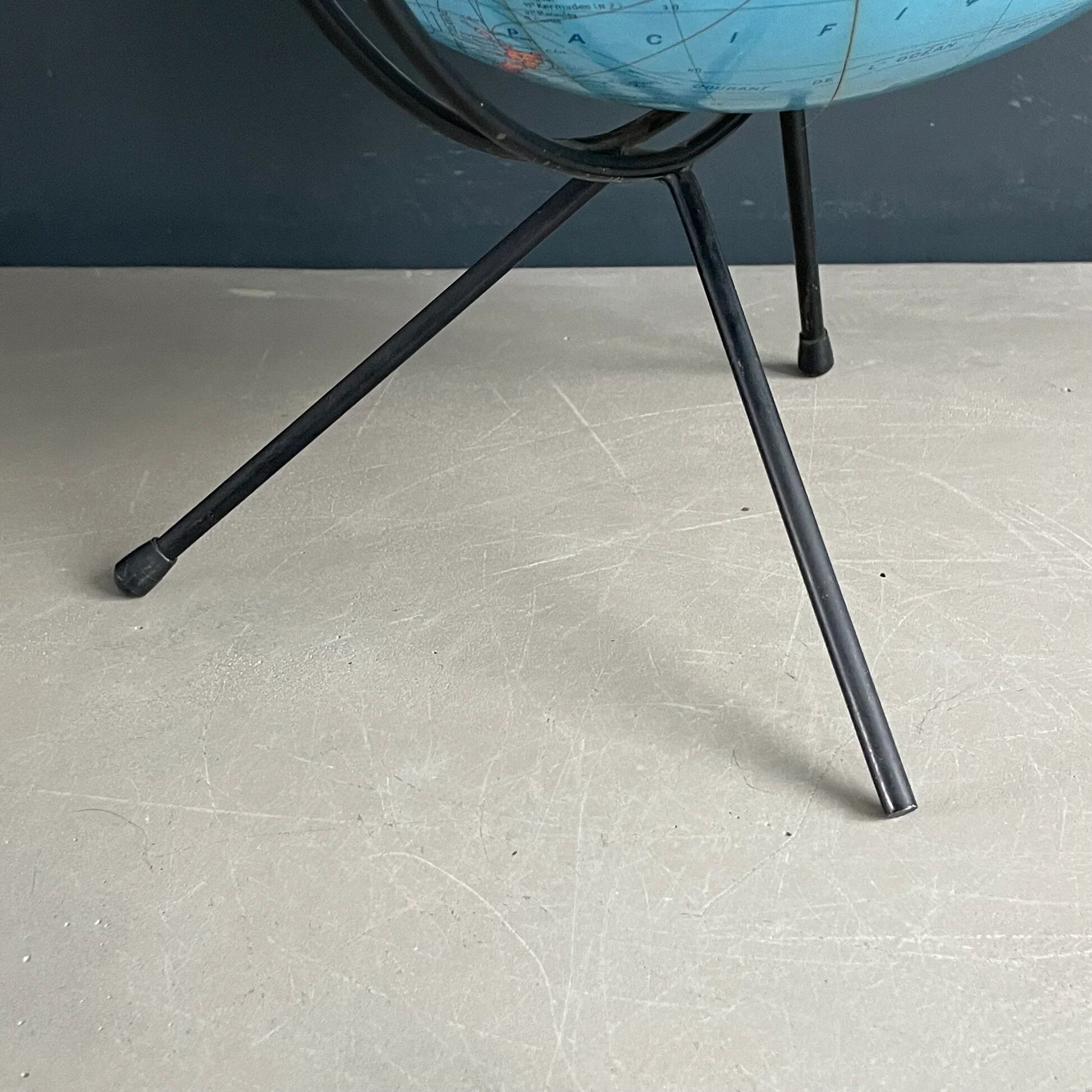 Vintage terrestrial globe Girard and Barrère - 1950s-60s - string base - Ref 1153