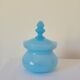 Pot en opaline bleue