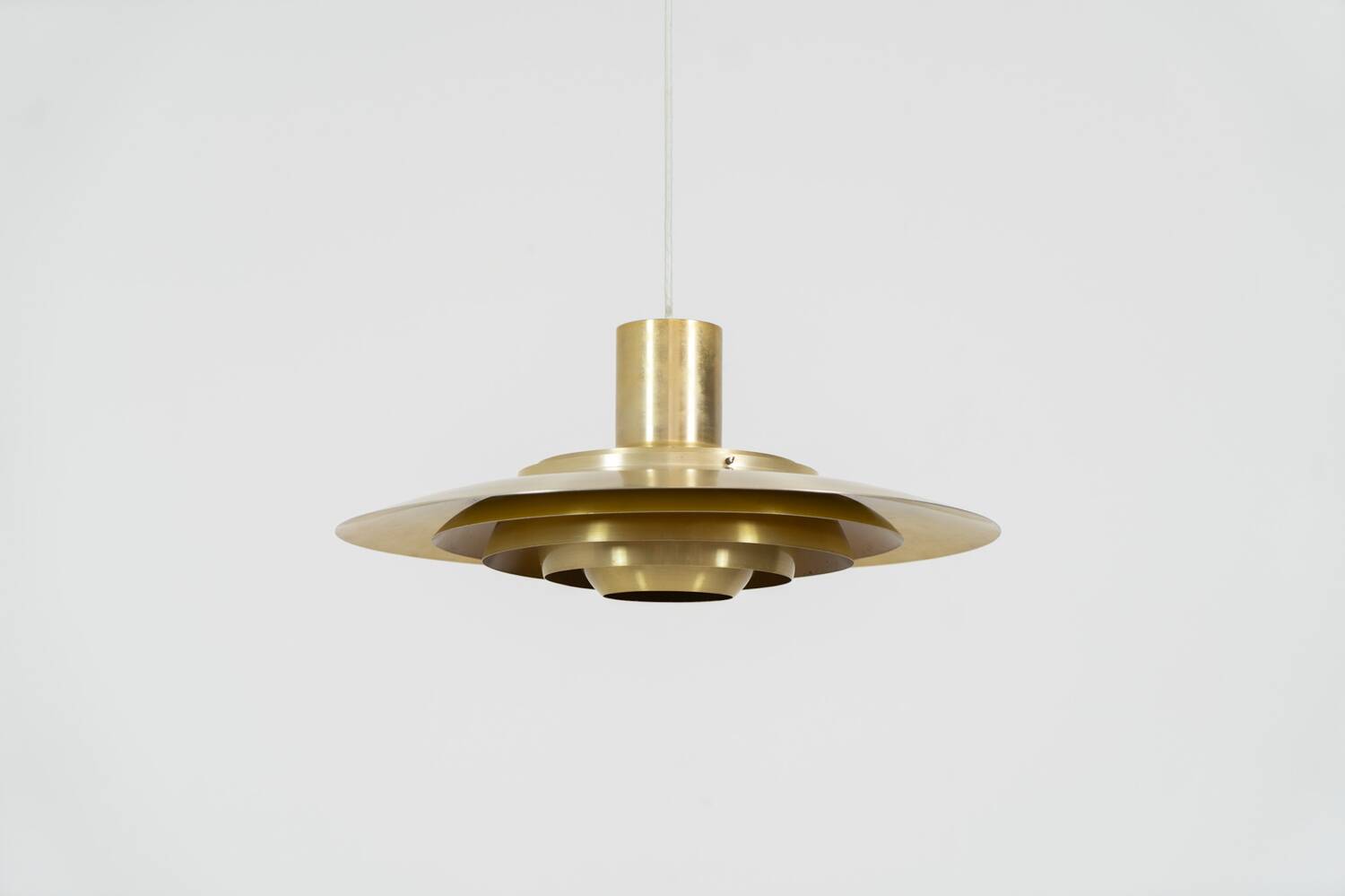 Première suspension en laiton « P376 » de Jørgen Kastholm & Preben Fabricius