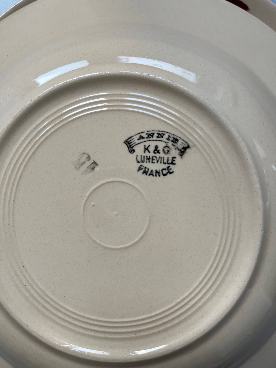 Set of 5 "Annie" Luneville eyelet plates.