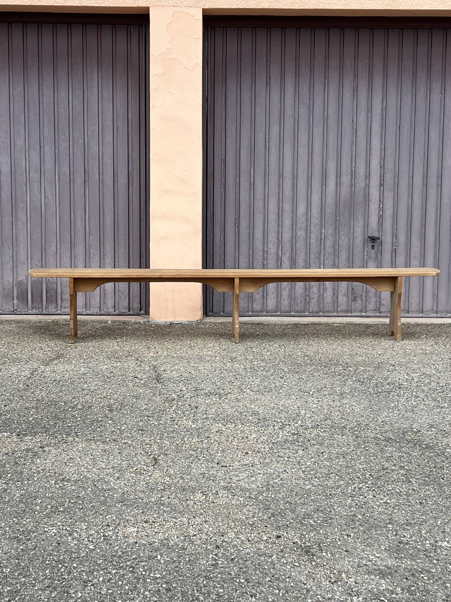Long banc en bois massif travail artisanal français