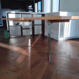 Oak table top with tempered glass legs – in perfect condition.