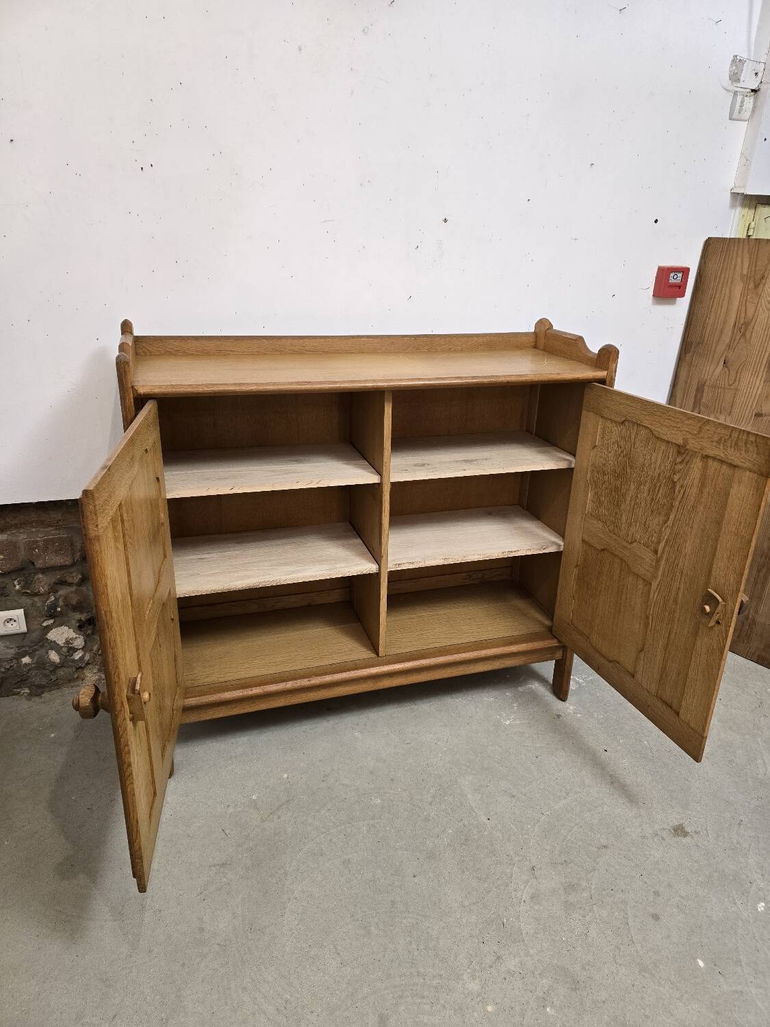 Buffet en chêne 1970 Guillerme et Chambron pour Votre Maison édition Circa