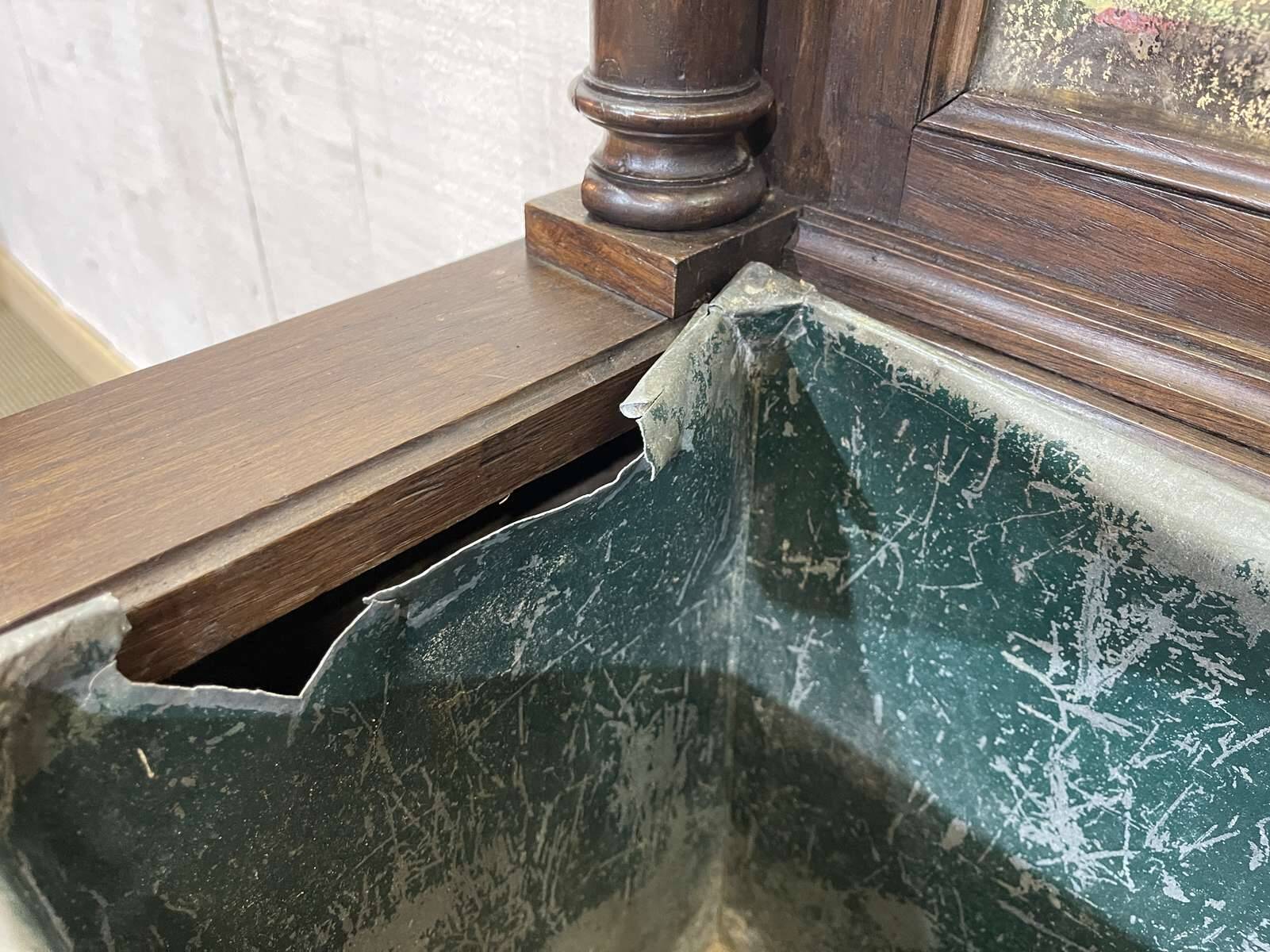 Vestiaire en chêne de la fin XIXème avec sa jardinière