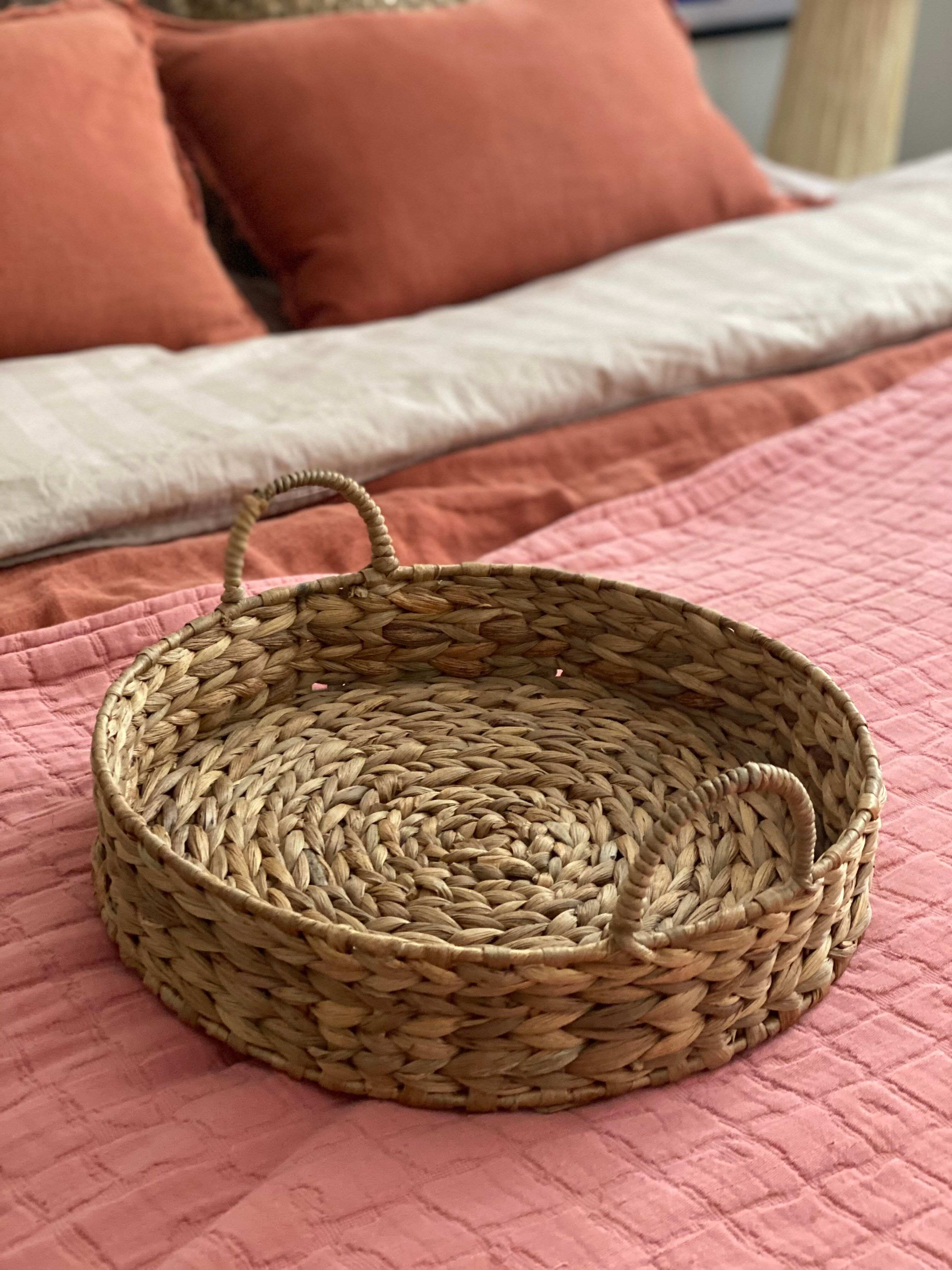 Round top in vintage braided rattan