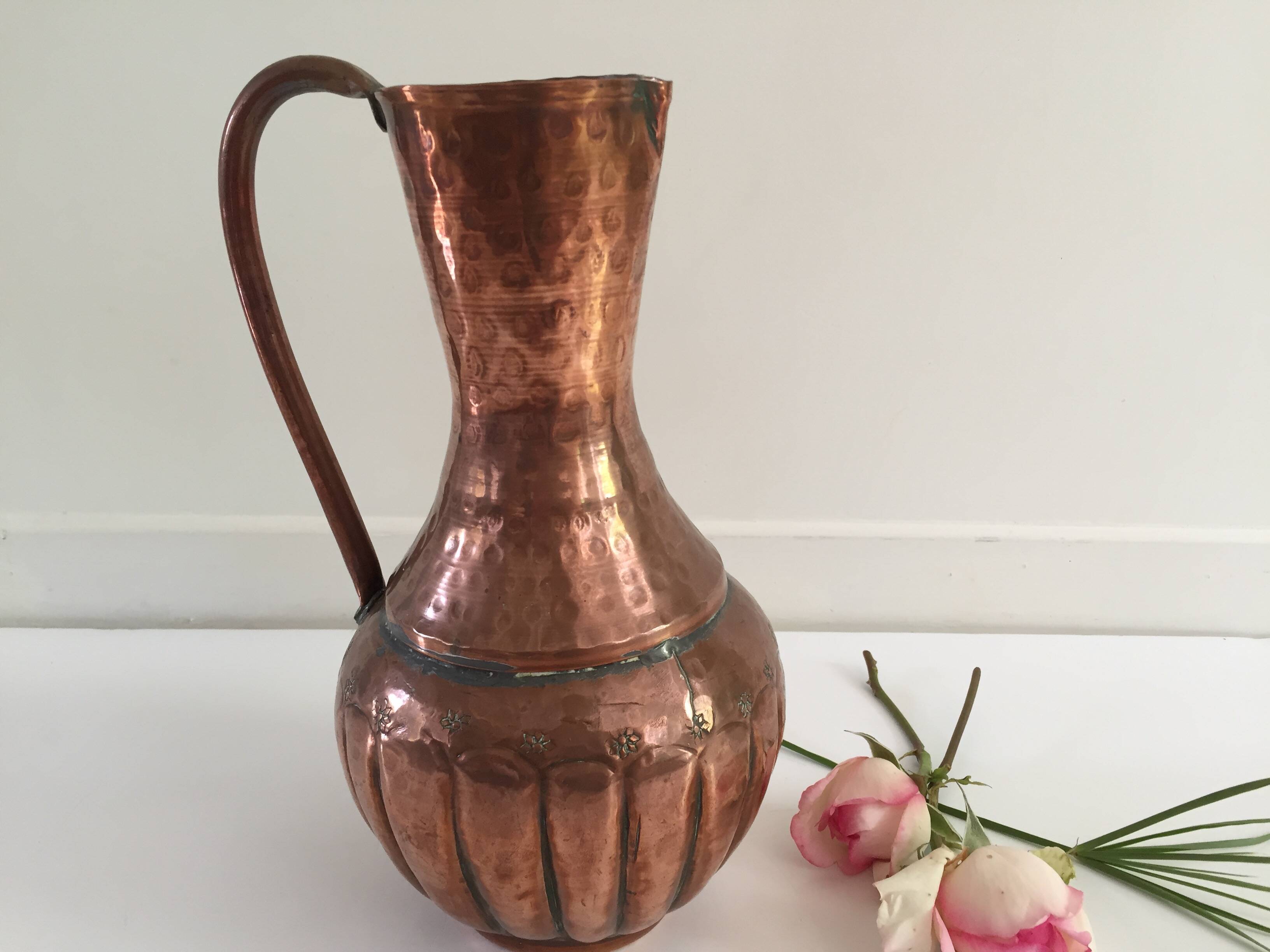 Pitcher-shaped vase in hammered copper