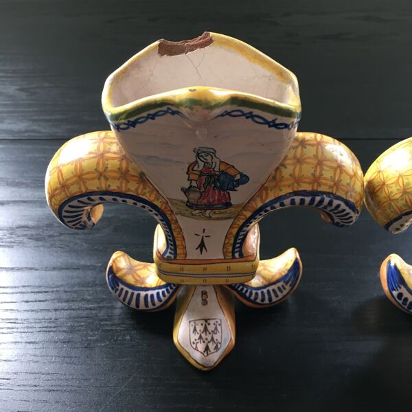 Paire de vases fleurs de lys Henriot Quimper