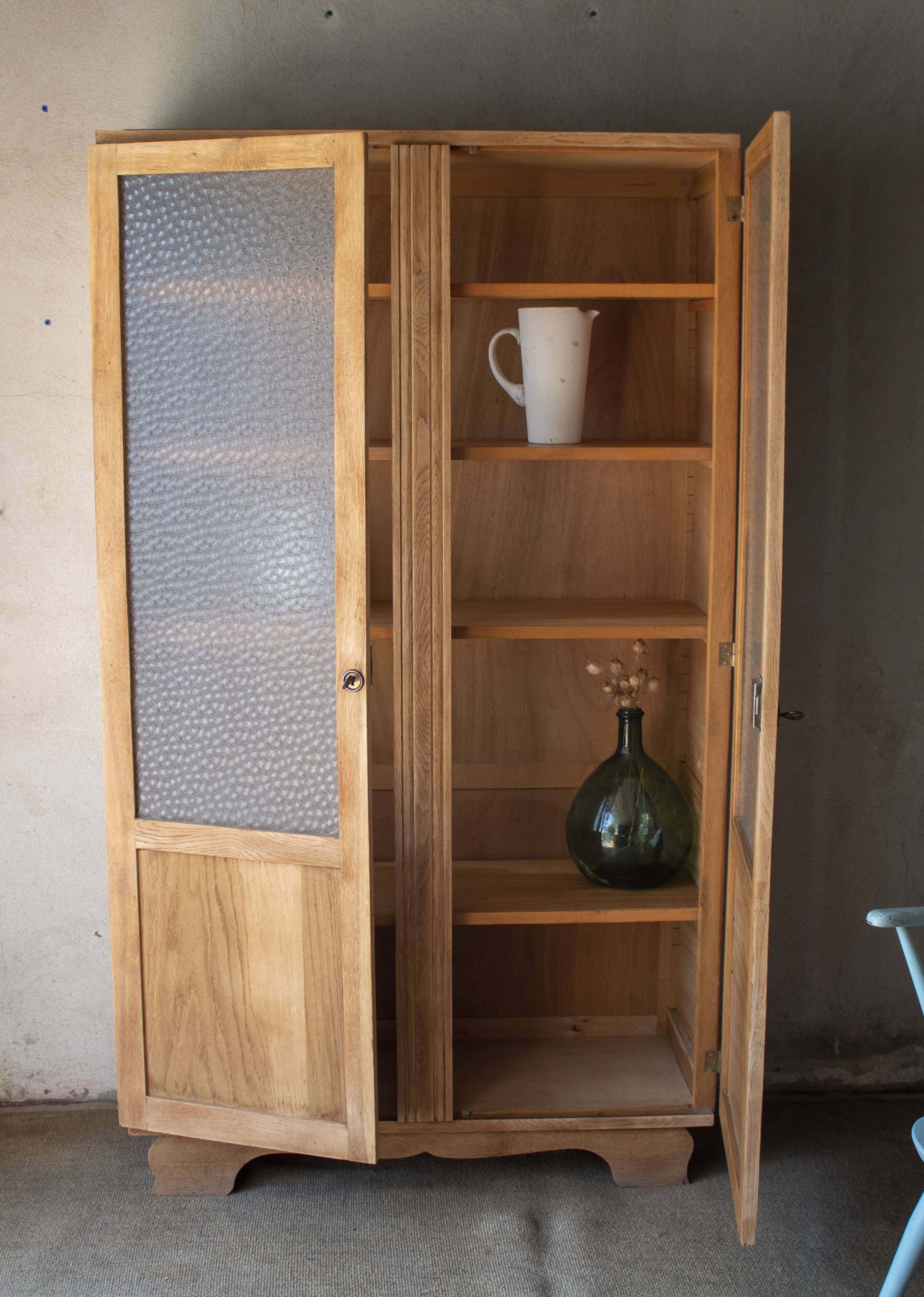 Parisian glass cabinet / Display cabinet
