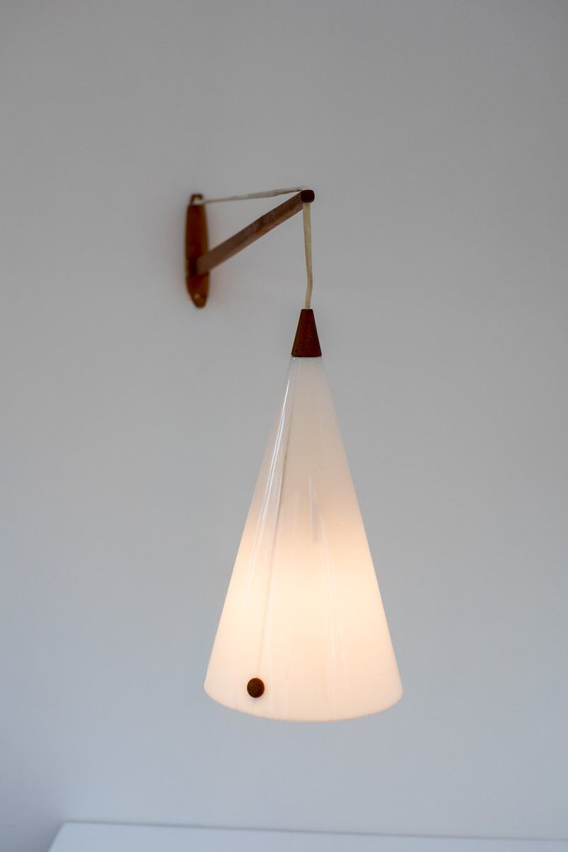 Mid-century Swedish wall lamp in teak by Uno and Östen Kristiansson for Luxus, 1960s