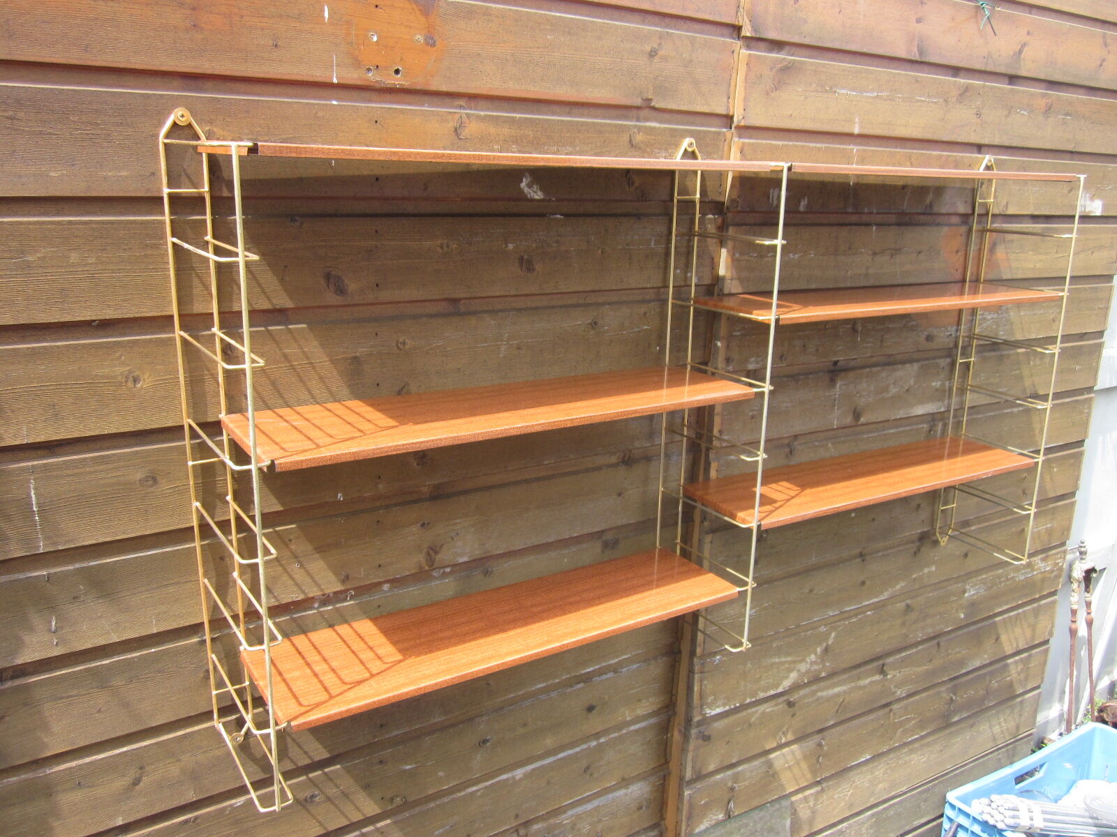 Modular shelves for 60 years in metal