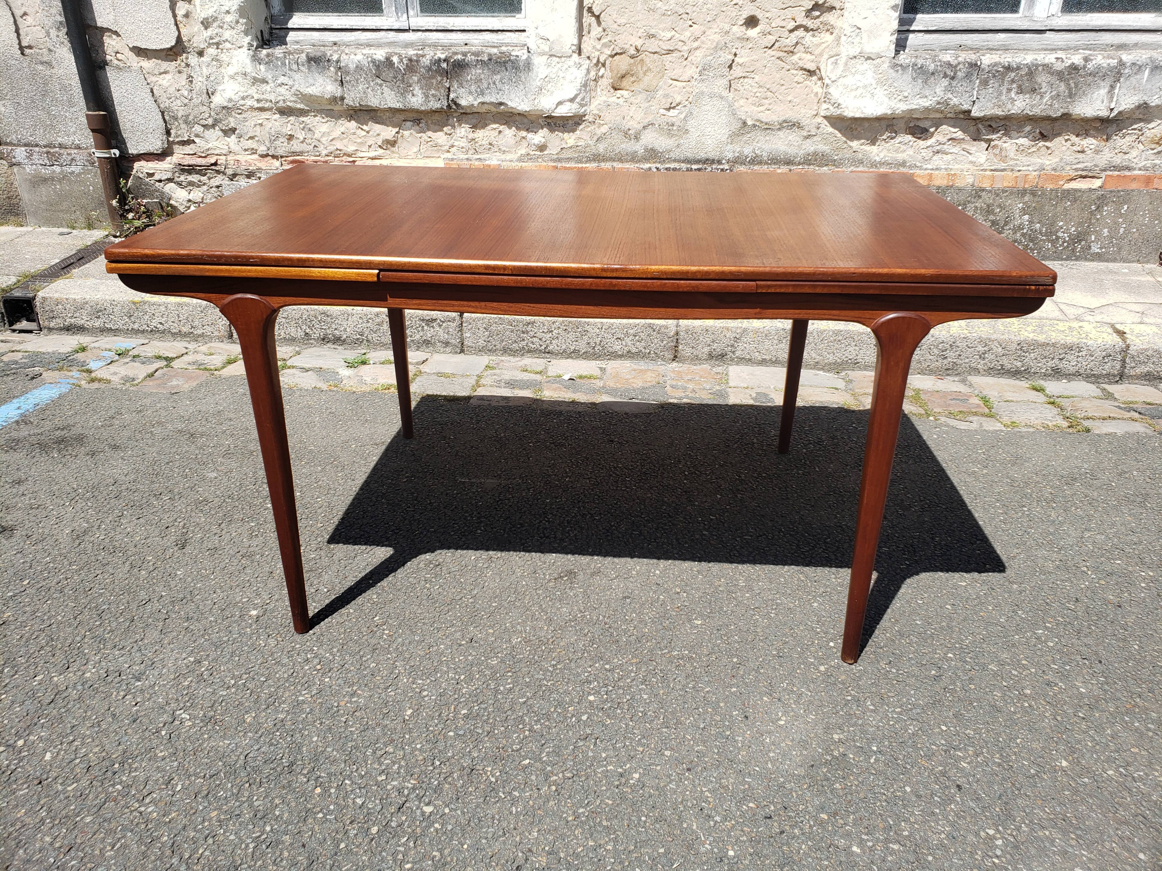 Scandinavian teak table expandable