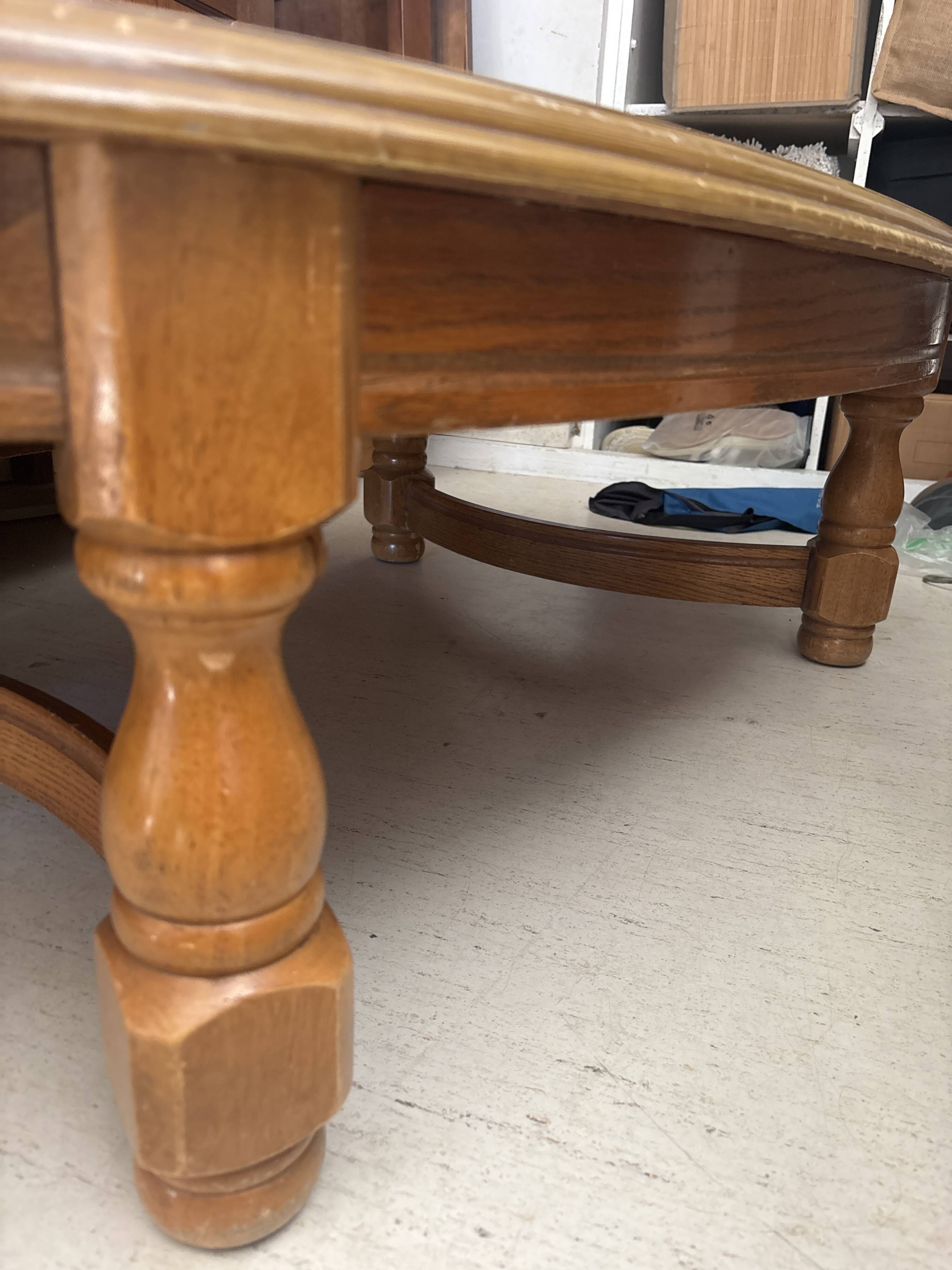 Table ovale vintage en bois