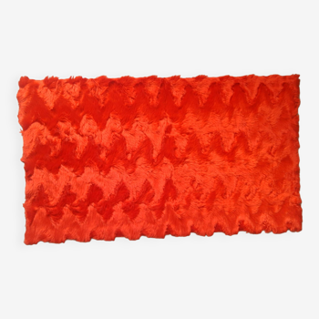 Tapis Pelfran moumoute zigzag rouge années 70 vintage