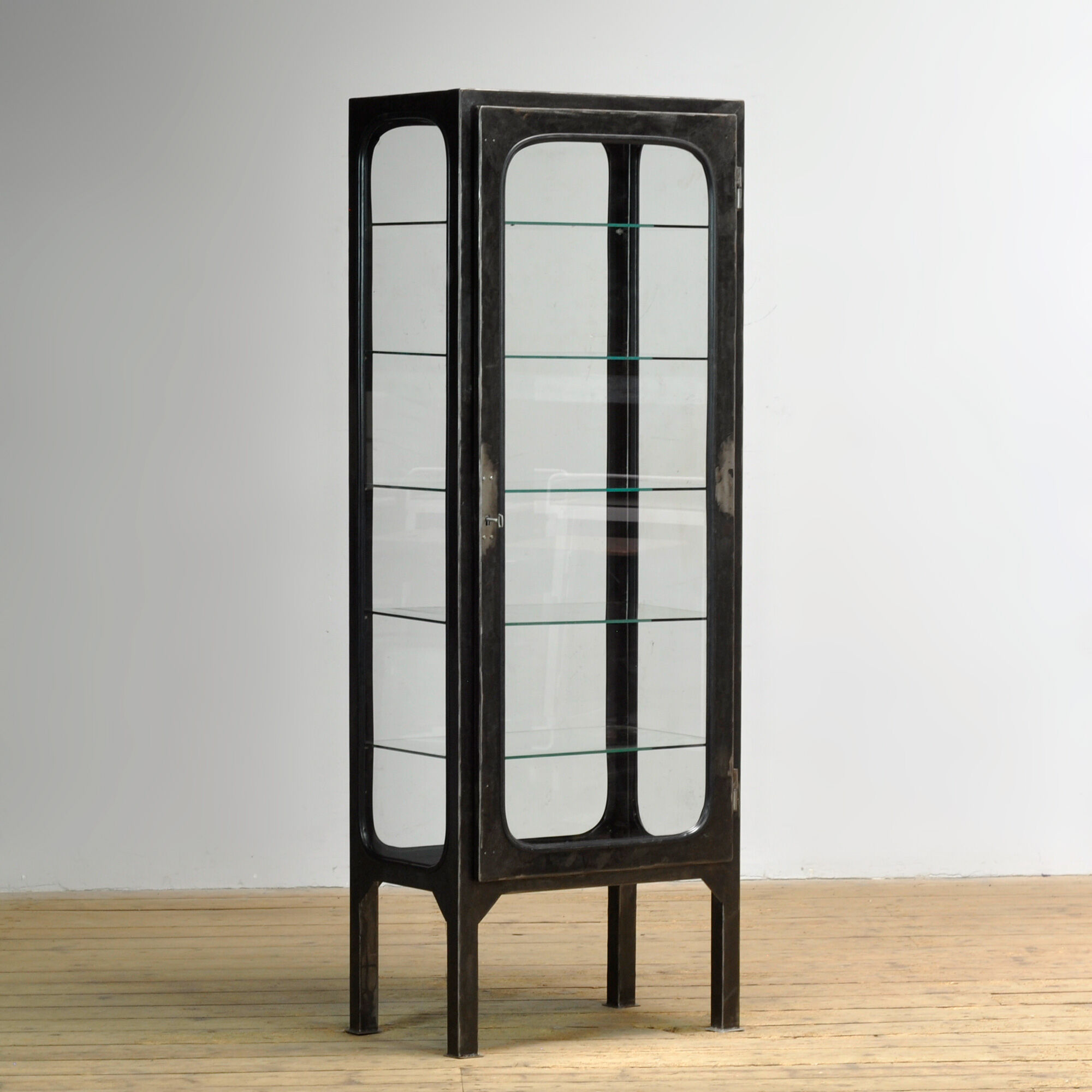 Cabinet médical vintage, années 1970