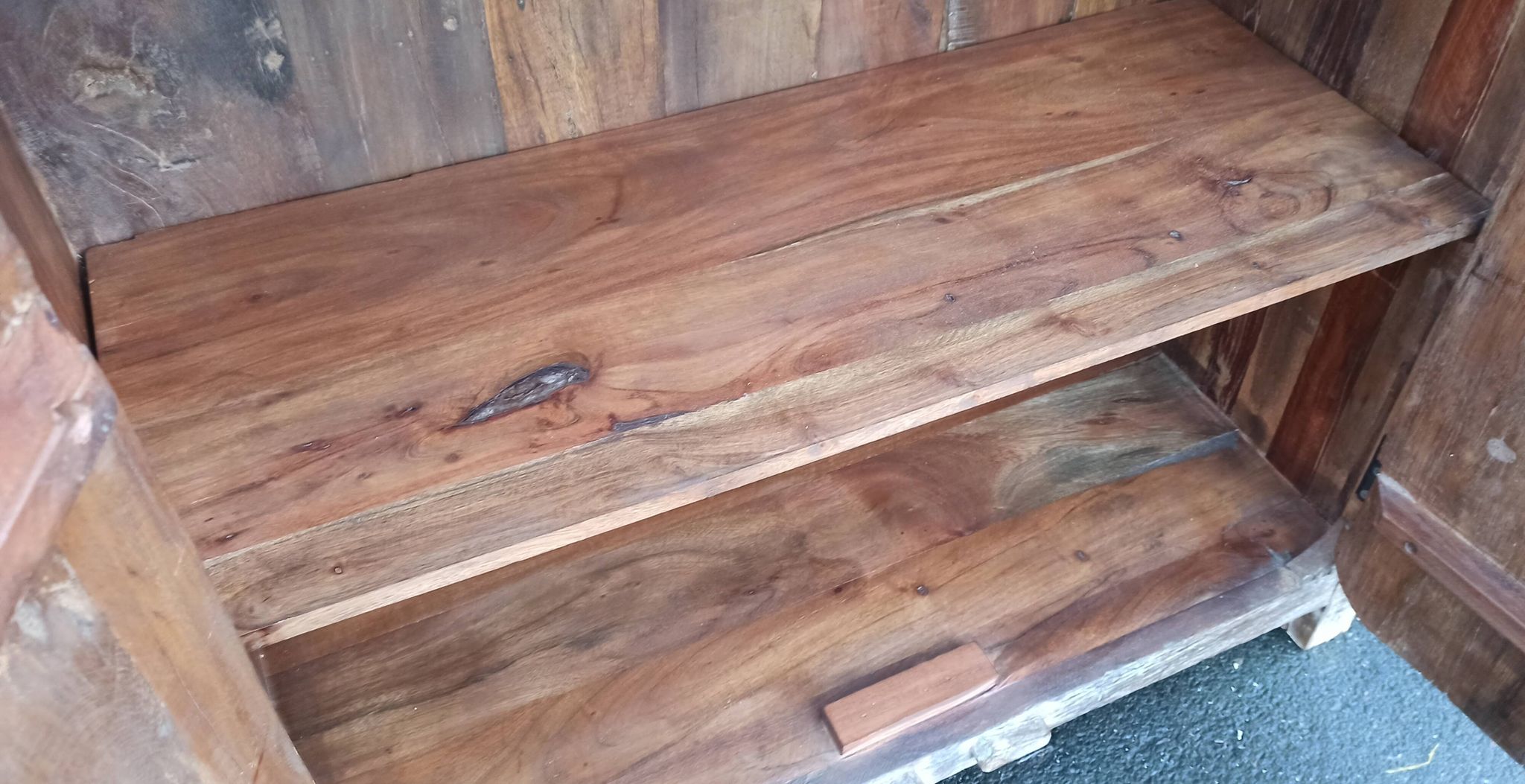 Buffet 4 portes en bois brut