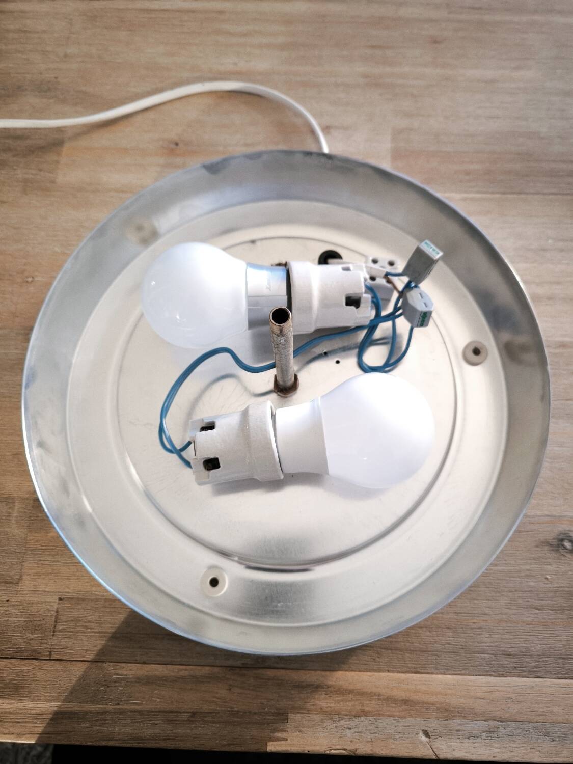 Wall/Ceiling Light
Aluminum and glass by Peill &
Putzler 197