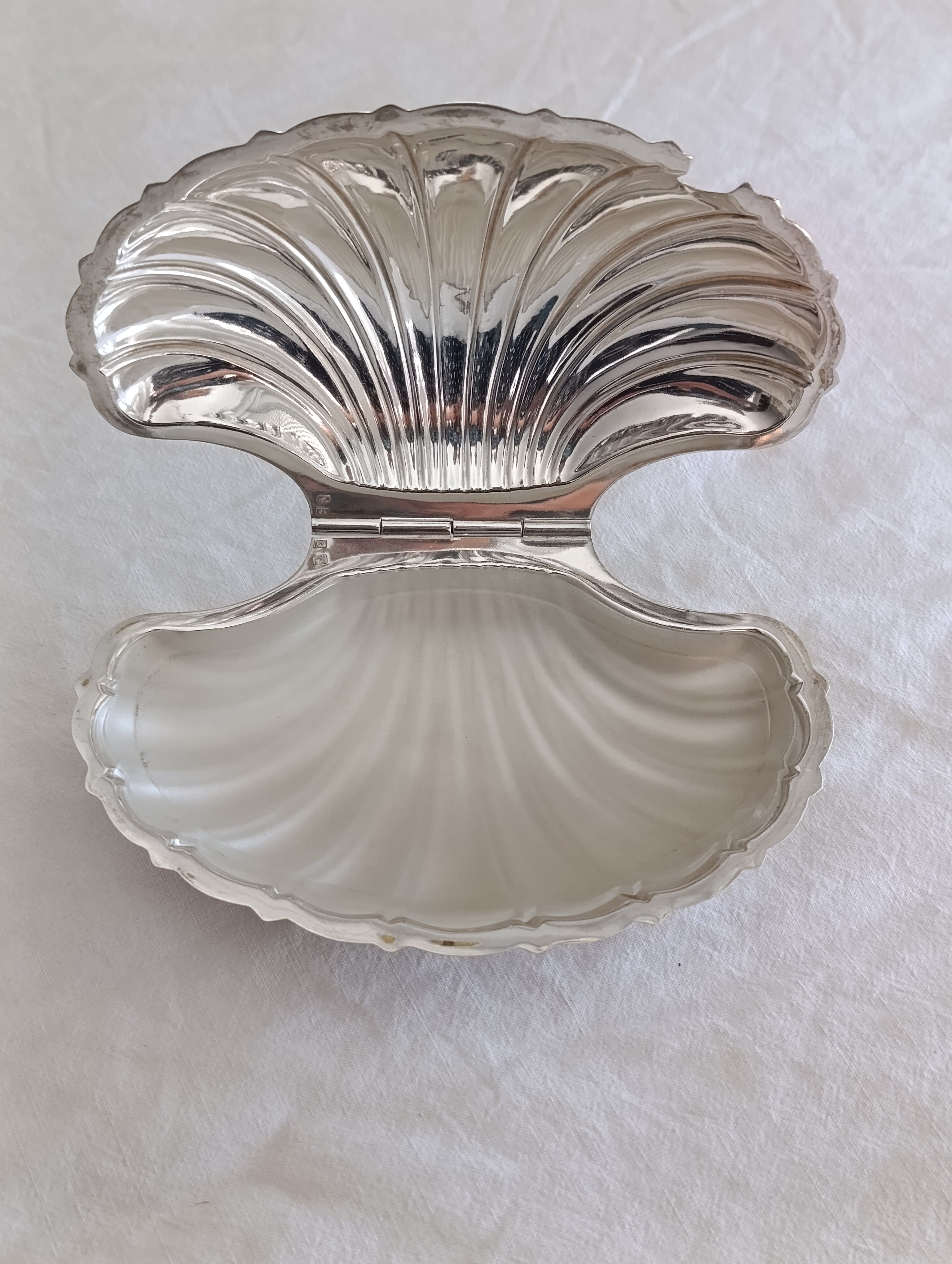 Butter dish