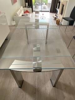 Daytona glass table